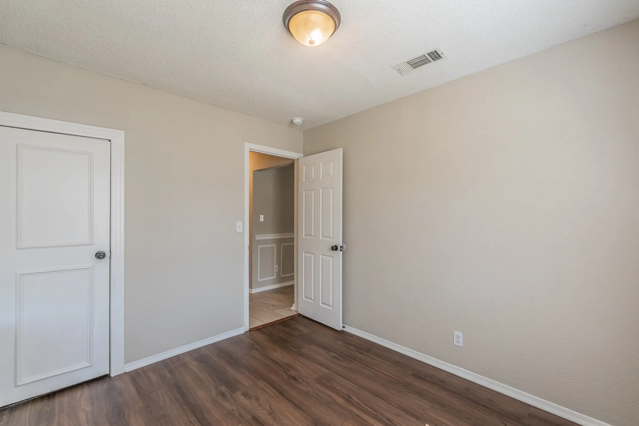 Single Family Residence For Rent in Tarrant County , 3144 Olive Place, Fort Worth, Texas 76116, 3 Bedroom, 1 Bathroom, Garage spaces, 996 Sqft, built in 1950, mls#21393342, Real Estate Agent in Fort Worth, Homes For Rent in Tarrant county, Homes For Rent in Fort Worth, Realtor in Fort Worth Texas, Real Estate Brokerage Independent Realty Texas, Luminita Cordes Realtor