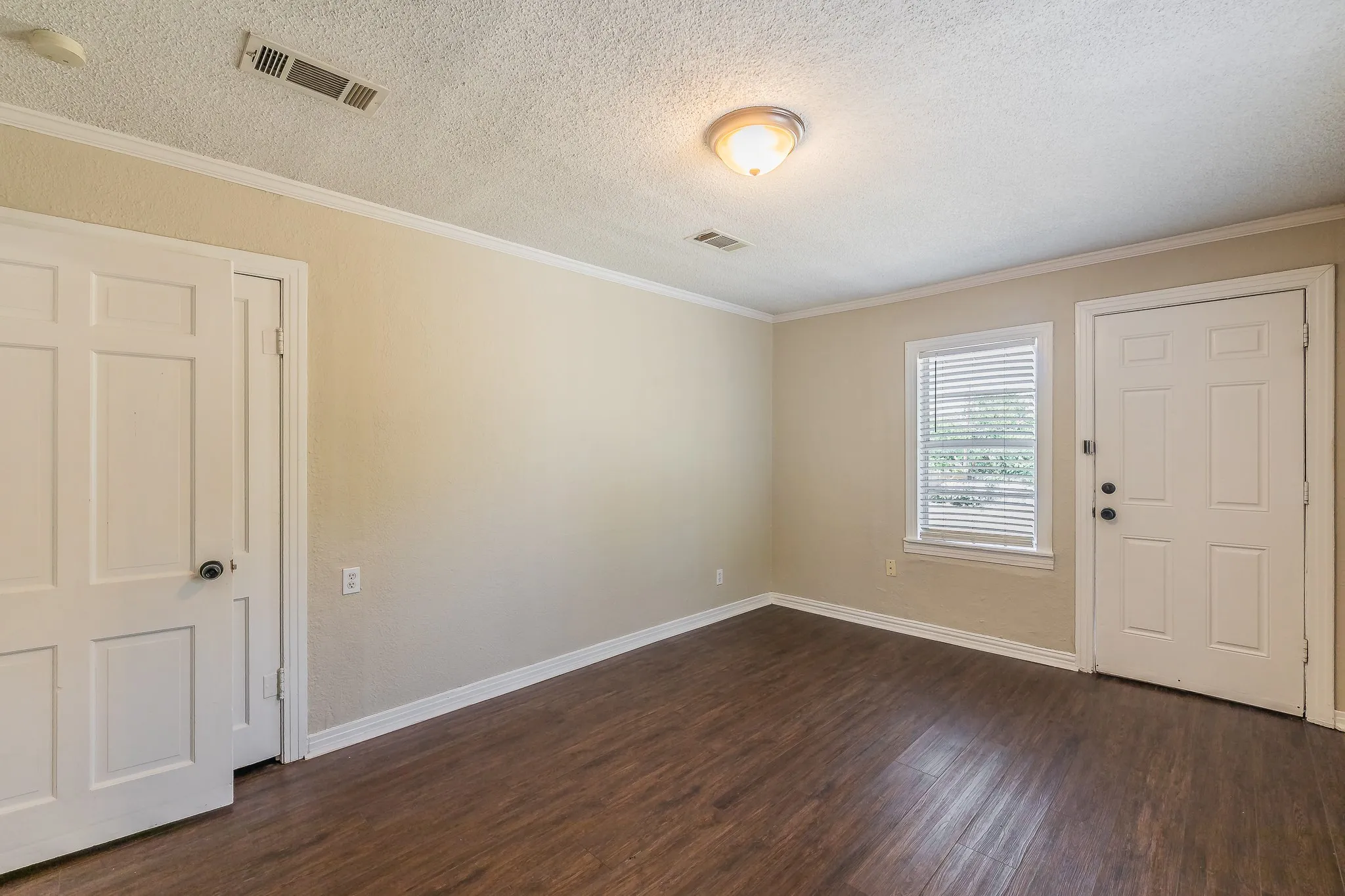 Single Family Residence For Rent in Tarrant County , 3144 Olive Place, Fort Worth, Texas 76116, 3 Bedroom, 1 Bathroom, Garage spaces, 996 Sqft, built in 1950, mls#21393342, Real Estate Agent in Fort Worth, Homes For Rent in Tarrant county, Homes For Rent in Fort Worth, Realtor in Fort Worth Texas, Real Estate Brokerage Independent Realty Texas, Luminita Cordes Realtor