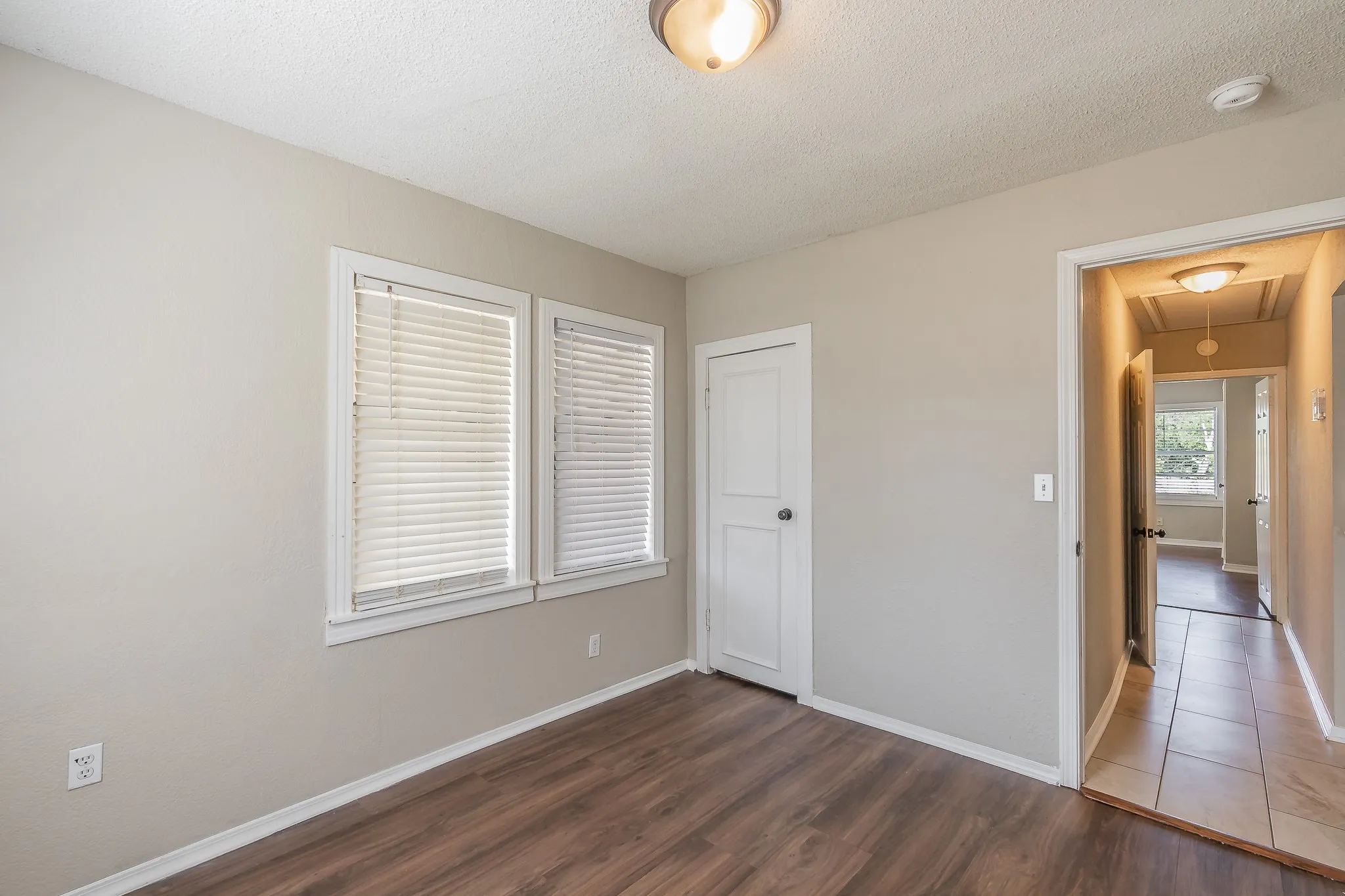 Single Family Residence For Rent in Tarrant County , 3144 Olive Place, Fort Worth, Texas 76116, 3 Bedroom, 1 Bathroom, Garage spaces, 996 Sqft, built in 1950, mls#21393342, Real Estate Agent in Fort Worth, Homes For Rent in Tarrant county, Homes For Rent in Fort Worth, Realtor in Fort Worth Texas, Real Estate Brokerage Independent Realty Texas, Luminita Cordes Realtor