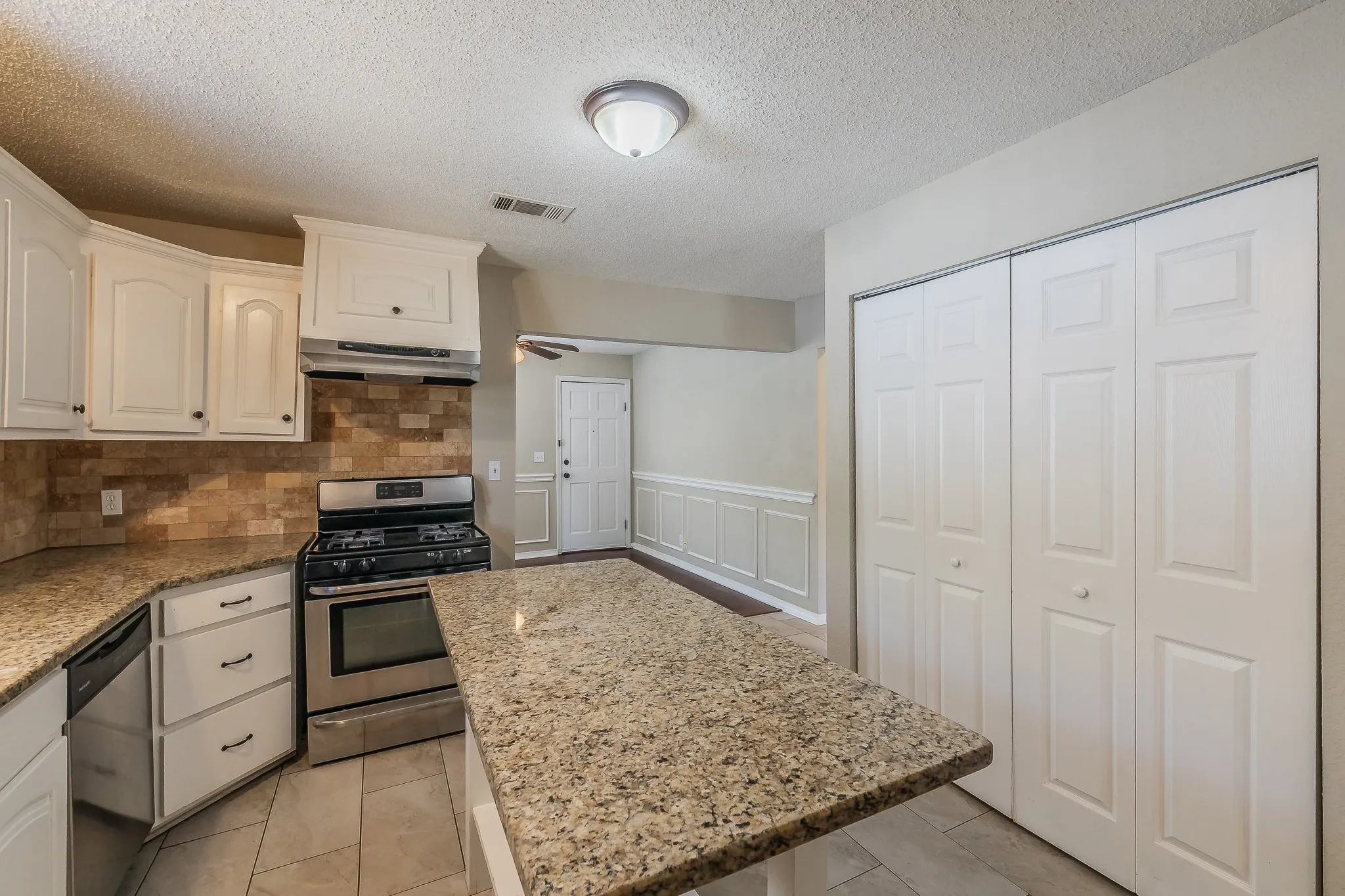 Single Family Residence For Rent in Tarrant County , 3144 Olive Place, Fort Worth, Texas 76116, 3 Bedroom, 1 Bathroom, Garage spaces, 996 Sqft, built in 1950, mls#21393342, Real Estate Agent in Fort Worth, Homes For Rent in Tarrant county, Homes For Rent in Fort Worth, Realtor in Fort Worth Texas, Real Estate Brokerage Independent Realty Texas, Luminita Cordes Realtor