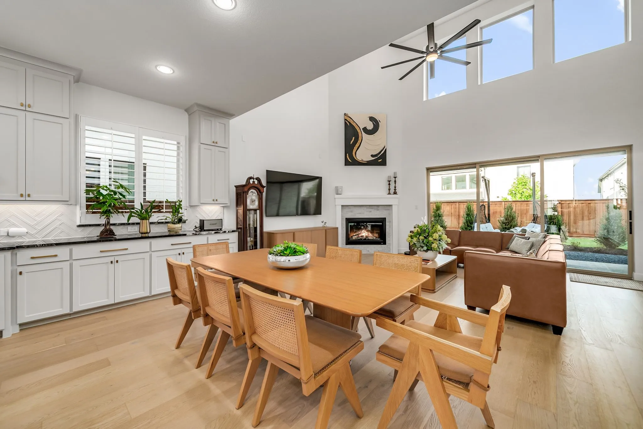 Single Family Residence For Rent in Denton County , 13826 Malinda Drive, Frisco, Texas 75033, 5 Bedroom, 6 Bathroom, 3 Garage spaces, 3,795 Sqft, built in 2024, mls#21393362, Real Estate Agent in Frisco, Homes For Rent in Denton county, Homes For Rent in Frisco, Realtor in Frisco Texas, Real Estate Brokerage Independent Realty Texas, Luminita Cordes Realtor