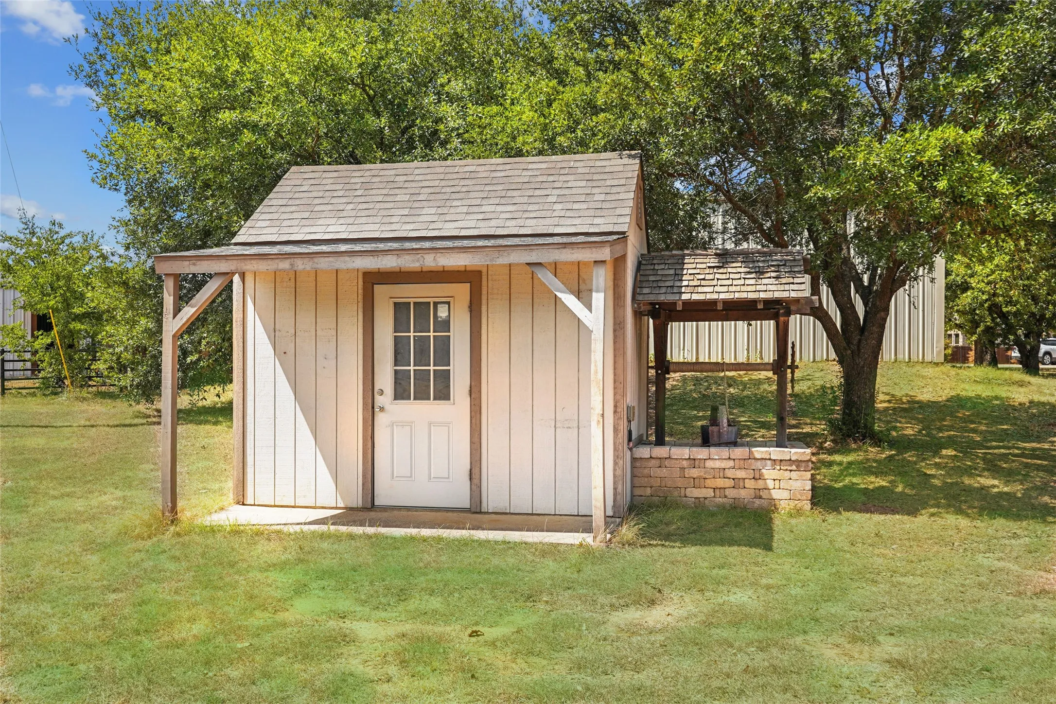Single Family Residence For Sale in Denton County , 1570 Karen Drive, Argyle, Texas 76226, 1 Bedroom, 1 Bathroom, 2 Garage spaces, 800 Sqft, built in 1995, mls#21393360, Real Estate Agent in Argyle, Homes For Sale in Denton county, Homes For Sale in Argyle, Realtor in Argyle Texas, Real Estate Brokerage Independent Realty Texas, Luminita Cordes Realtor