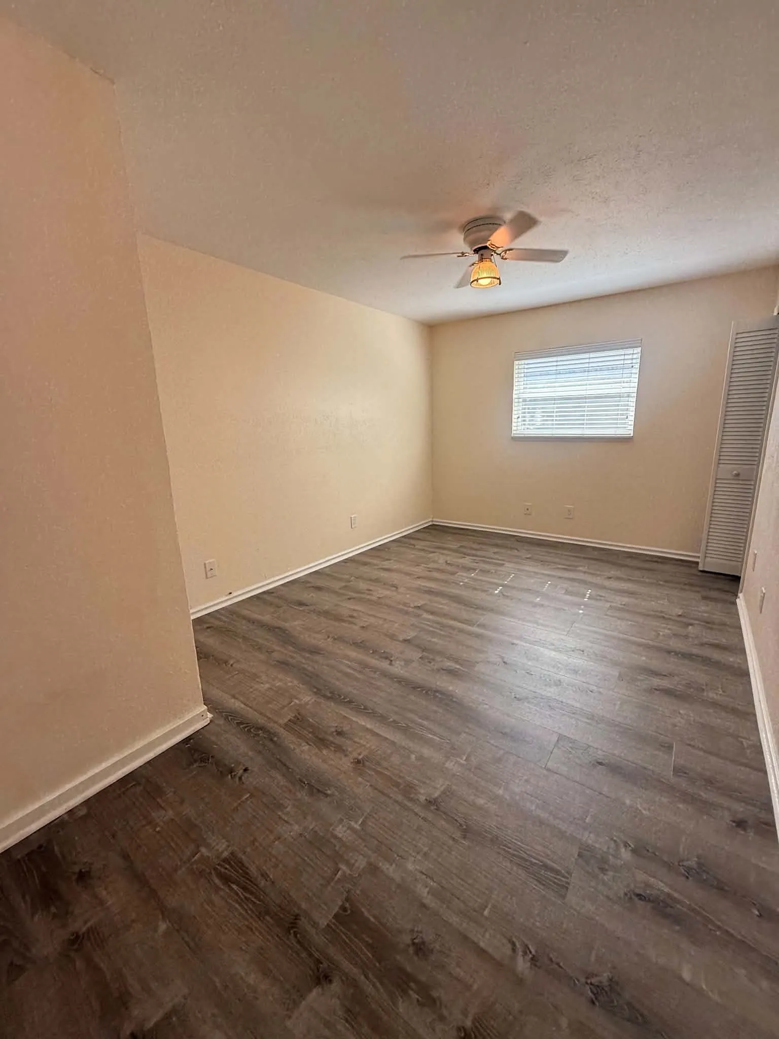 Single Family Residence For Sale in Collin County , 900 Overdowns Drive, Plano, Texas 75023, 3 Bedroom, 2 Bathroom, 2 Garage spaces, 1,744 Sqft, built in 1975, mls#21393378, Real Estate Agent in Plano, Homes For Sale in Collin county, Homes For Sale in Plano, Realtor in Plano Texas, Real Estate Brokerage Independent Realty Texas, Luminita Cordes Realtor