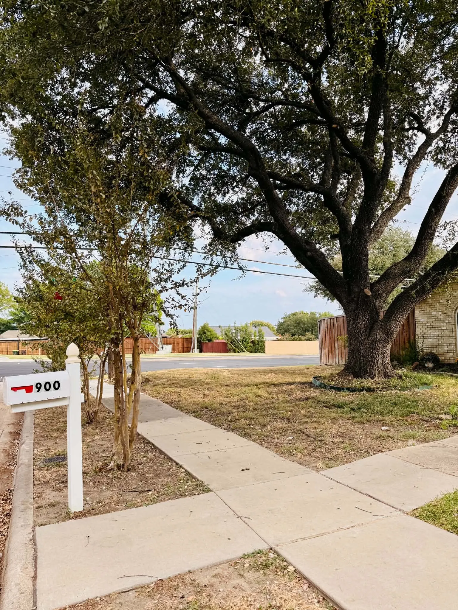 Single Family Residence For Sale in Collin County , 900 Overdowns Drive, Plano, Texas 75023, 3 Bedroom, 2 Bathroom, 2 Garage spaces, 1,744 Sqft, built in 1975, mls#21393378, Real Estate Agent in Plano, Homes For Sale in Collin county, Homes For Sale in Plano, Realtor in Plano Texas, Real Estate Brokerage Independent Realty Texas, Luminita Cordes Realtor
