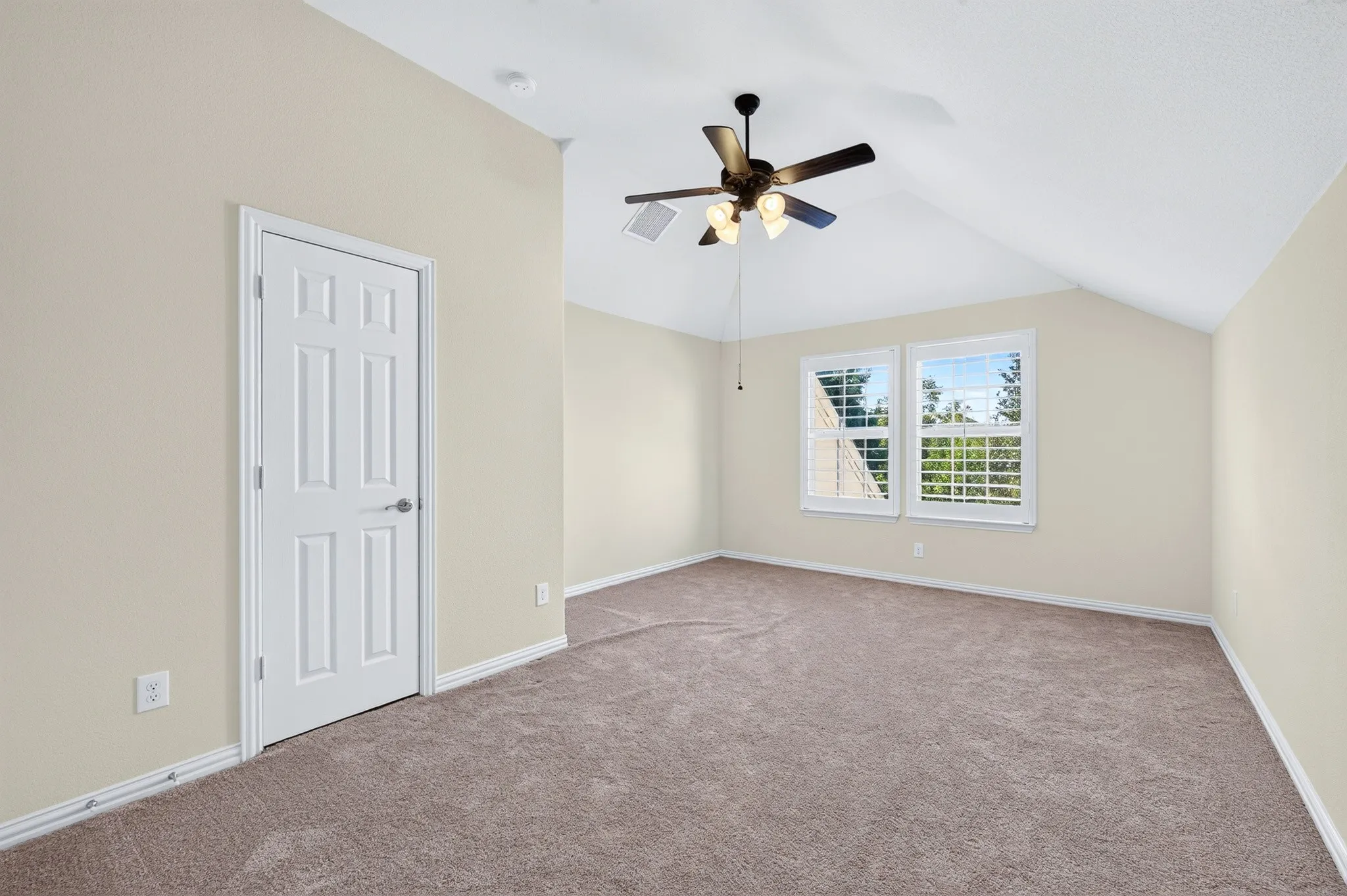 Single Family Residence For Sale in Denton County , 4112 Red Wolfe Road, Denton, Texas 76208, 4 Bedroom, 4 Bathroom, 2 Garage spaces, 2,831 Sqft, built in 2014, mls#21393215, Real Estate Agent in Denton, Homes For Sale in Denton county, Homes For Sale in Denton, Realtor in Denton Texas, Real Estate Brokerage Independent Realty Texas, Luminita Cordes Realtor