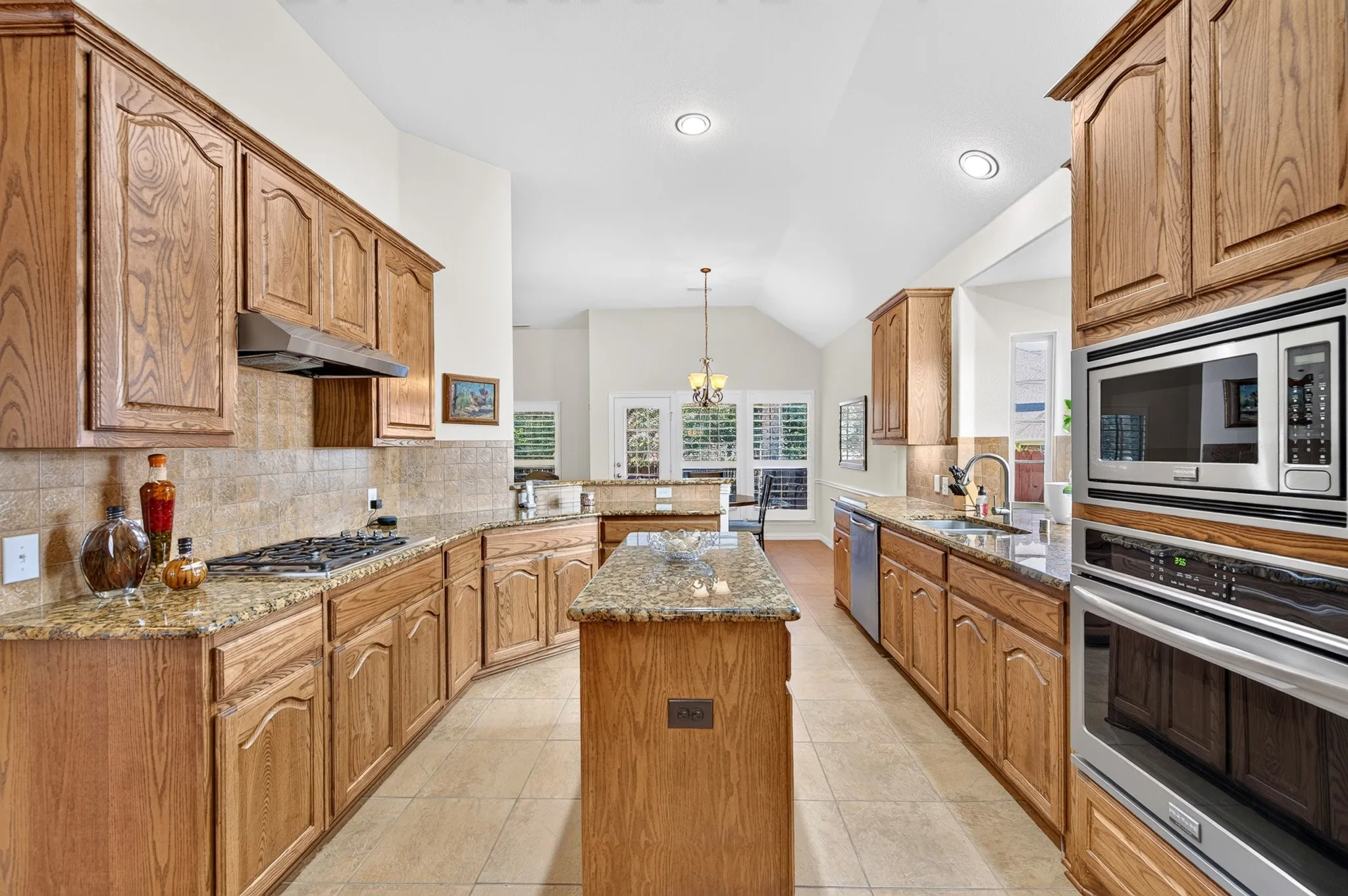 Single Family Residence For Sale in Denton County , 4112 Red Wolfe Road, Denton, Texas 76208, 4 Bedroom, 4 Bathroom, 2 Garage spaces, 2,831 Sqft, built in 2014, mls#21393215, Real Estate Agent in Denton, Homes For Sale in Denton county, Homes For Sale in Denton, Realtor in Denton Texas, Real Estate Brokerage Independent Realty Texas, Luminita Cordes Realtor