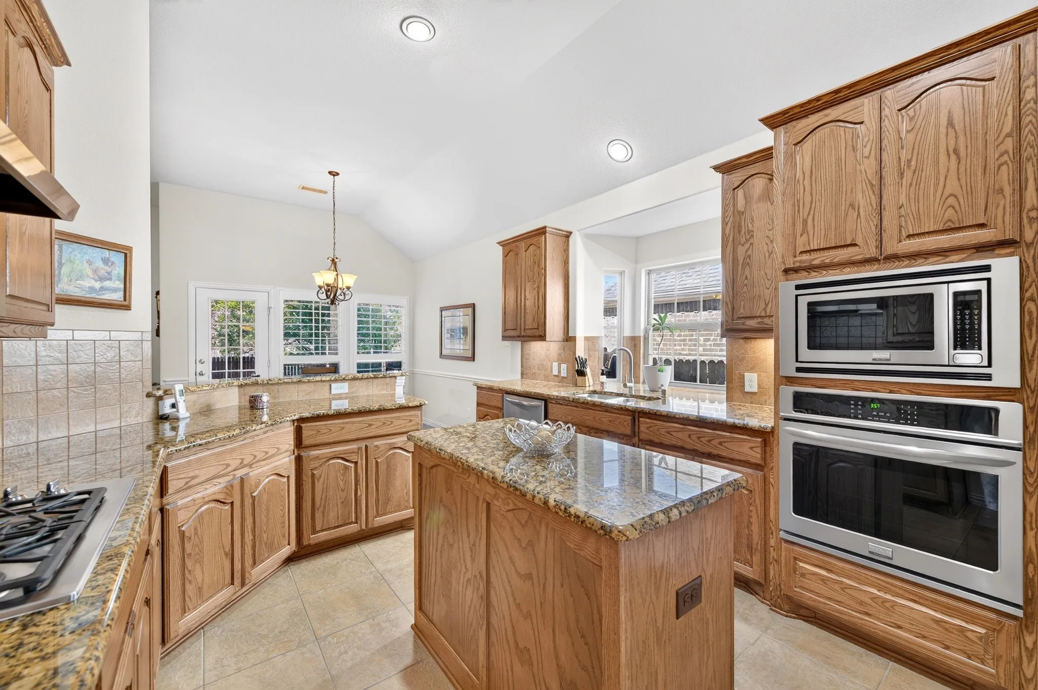 Single Family Residence For Sale in Denton County , 4112 Red Wolfe Road, Denton, Texas 76208, 4 Bedroom, 4 Bathroom, 2 Garage spaces, 2,831 Sqft, built in 2014, mls#21393215, Real Estate Agent in Denton, Homes For Sale in Denton county, Homes For Sale in Denton, Realtor in Denton Texas, Real Estate Brokerage Independent Realty Texas, Luminita Cordes Realtor
