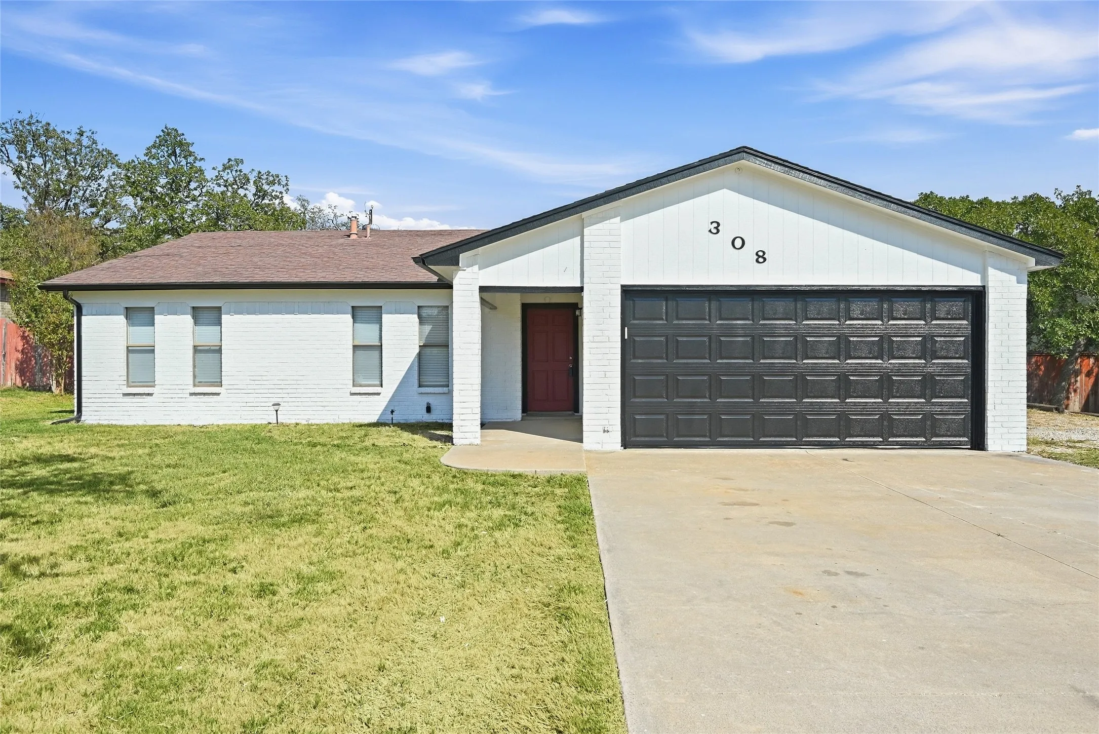 Single Family Residence For Rent in Parker County , 308 Hickorywood Street, Azle, Texas 76020, 3 Bedroom, 2 Bathroom, 2 Garage spaces, 1,531 Sqft, built in 1984, mls#21393078, Real Estate Agent in Azle, Homes For Rent in Parker county, Homes For Rent in Azle, Realtor in Azle Texas, Real Estate Brokerage Independent Realty Texas, Luminita Cordes Realtor