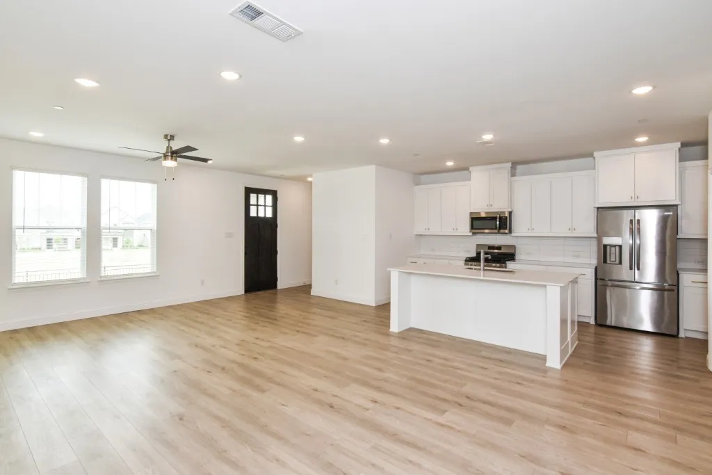 Single Family Residence For Rent in Collin County , 8905 Stablehand Mews, Frisco, Texas 75035, 3 Bedroom, 3 Bathroom, 2 Garage spaces, 2,283 Sqft, built in 2023, mls#21393246, Real Estate Agent in Frisco, Homes For Rent in Collin county, Homes For Rent in Frisco, Realtor in Frisco Texas, Real Estate Brokerage Independent Realty Texas, Luminita Cordes Realtor
