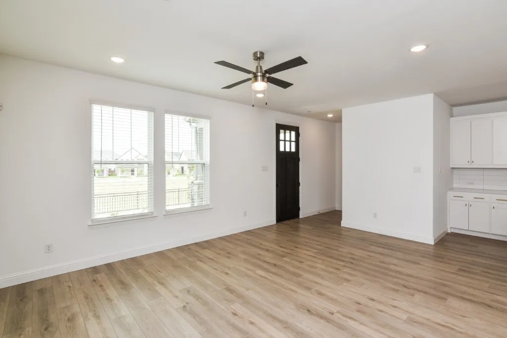 Single Family Residence For Rent in Collin County , 8905 Stablehand Mews, Frisco, Texas 75035, 3 Bedroom, 3 Bathroom, 2 Garage spaces, 2,283 Sqft, built in 2023, mls#21393246, Real Estate Agent in Frisco, Homes For Rent in Collin county, Homes For Rent in Frisco, Realtor in Frisco Texas, Real Estate Brokerage Independent Realty Texas, Luminita Cordes Realtor