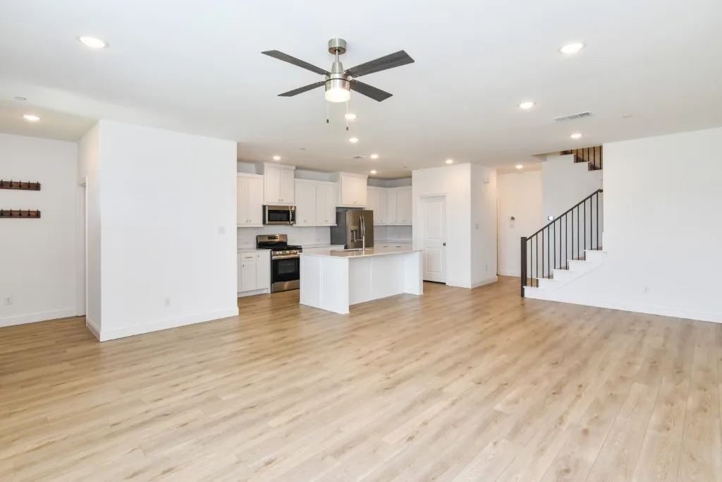 Single Family Residence For Rent in Collin County , 8905 Stablehand Mews, Frisco, Texas 75035, 3 Bedroom, 3 Bathroom, 2 Garage spaces, 2,283 Sqft, built in 2023, mls#21393246, Real Estate Agent in Frisco, Homes For Rent in Collin county, Homes For Rent in Frisco, Realtor in Frisco Texas, Real Estate Brokerage Independent Realty Texas, Luminita Cordes Realtor