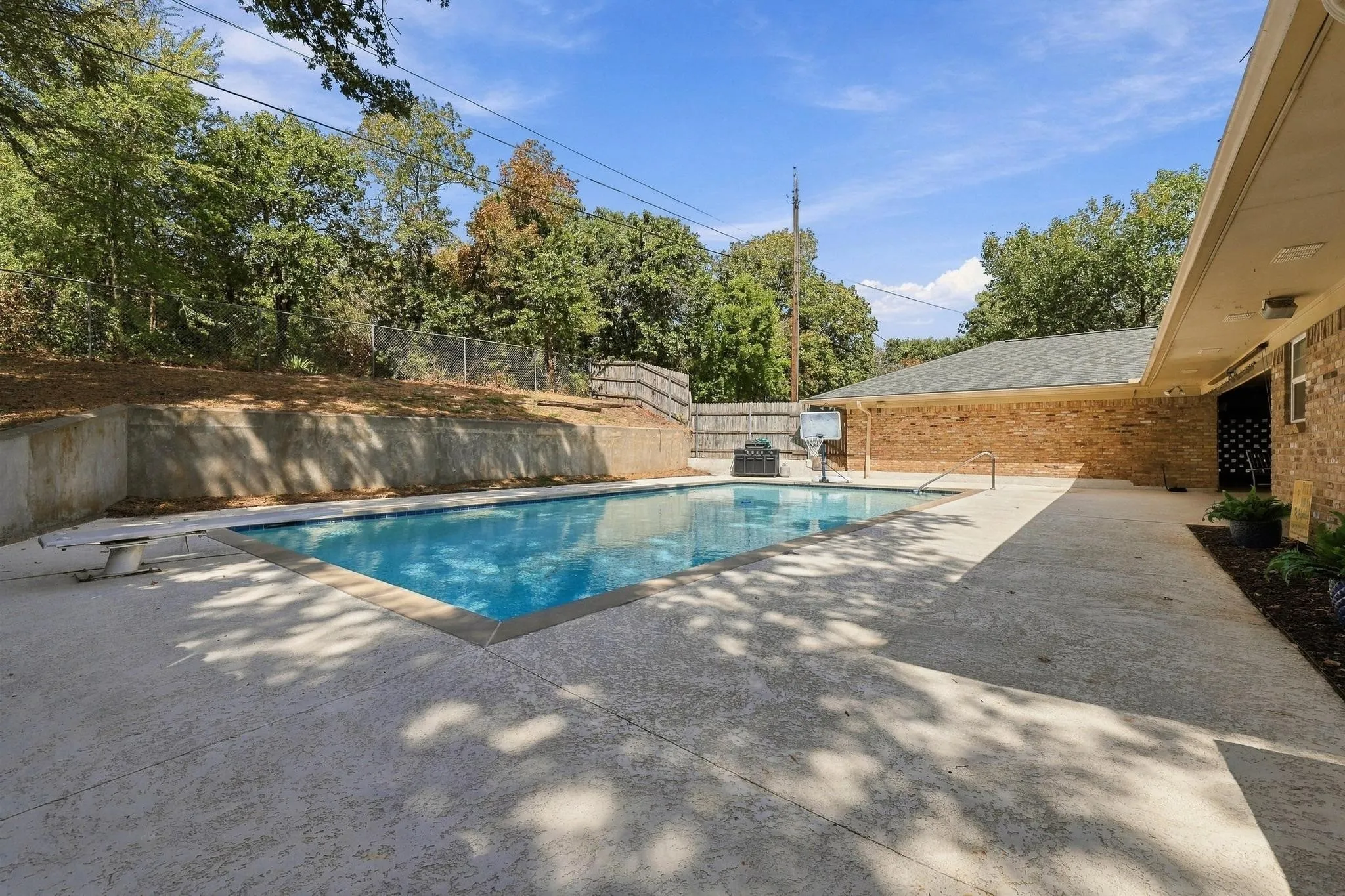 Single Family Residence For Sale in Grayson County , 609 Ambassador Street, Denison, Texas 75020, 3 Bedroom, 2 Bathroom, 2 Garage spaces, 2,333 Sqft, built in 1970, mls#21390800, Real Estate Agent in Denison, Homes For Sale in Grayson county, Homes For Sale in Denison, Realtor in Denison Texas, Real Estate Brokerage Independent Realty Texas, Luminita Cordes Realtor