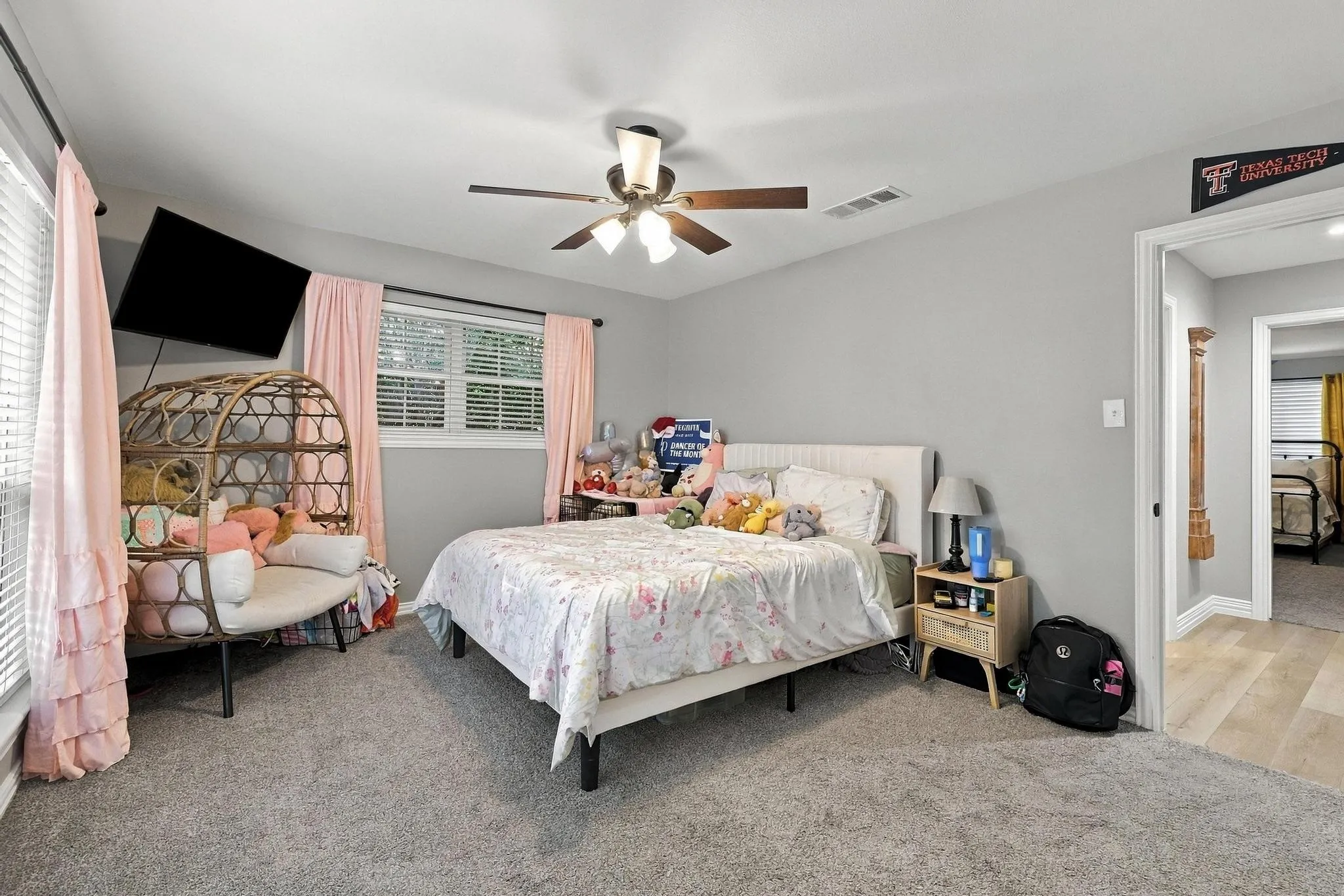 Single Family Residence For Sale in Grayson County , 609 Ambassador Street, Denison, Texas 75020, 3 Bedroom, 2 Bathroom, 2 Garage spaces, 2,333 Sqft, built in 1970, mls#21390800, Real Estate Agent in Denison, Homes For Sale in Grayson county, Homes For Sale in Denison, Realtor in Denison Texas, Real Estate Brokerage Independent Realty Texas, Luminita Cordes Realtor