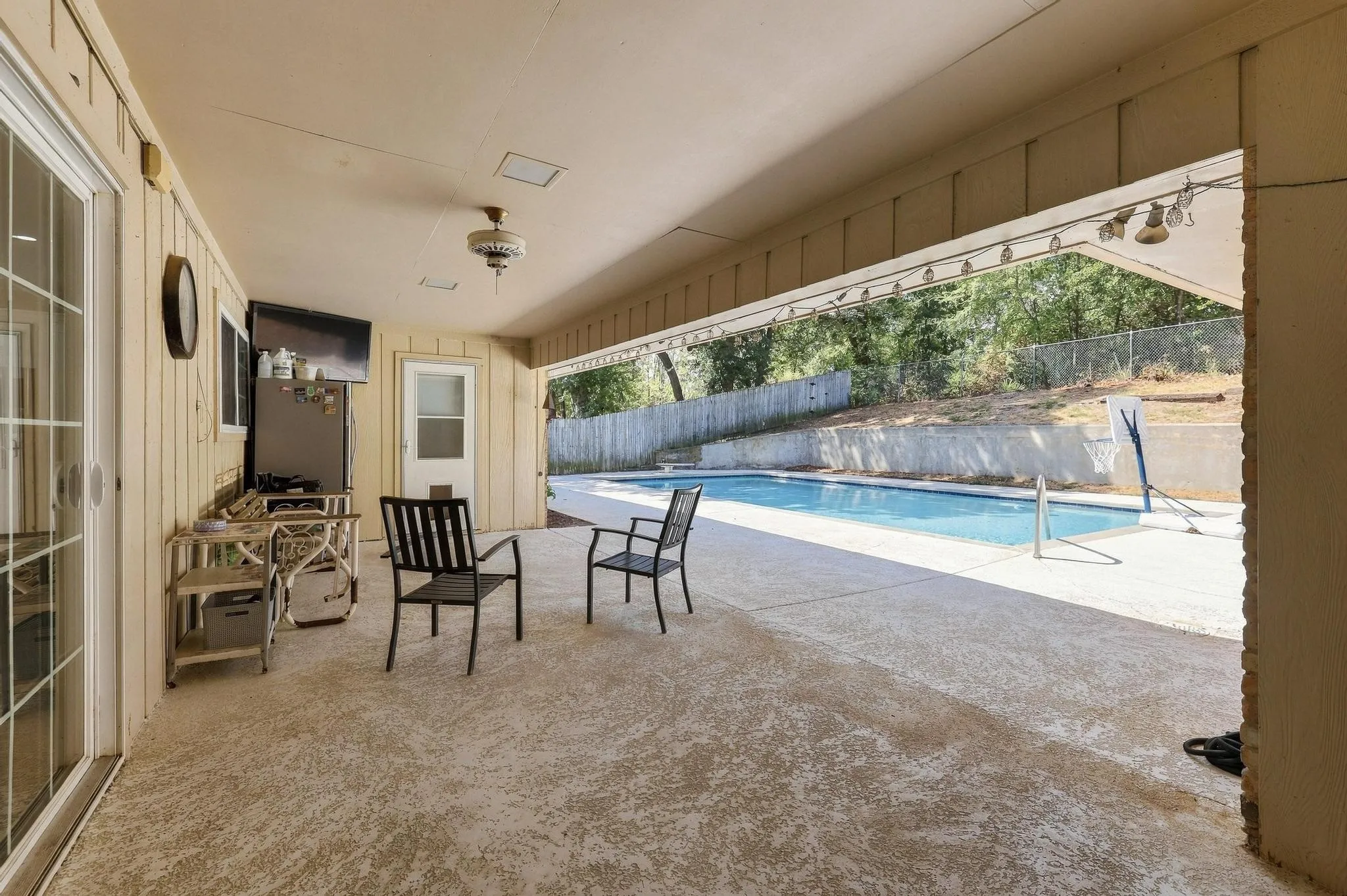 Single Family Residence For Sale in Grayson County , 609 Ambassador Street, Denison, Texas 75020, 3 Bedroom, 2 Bathroom, 2 Garage spaces, 2,333 Sqft, built in 1970, mls#21390800, Real Estate Agent in Denison, Homes For Sale in Grayson county, Homes For Sale in Denison, Realtor in Denison Texas, Real Estate Brokerage Independent Realty Texas, Luminita Cordes Realtor