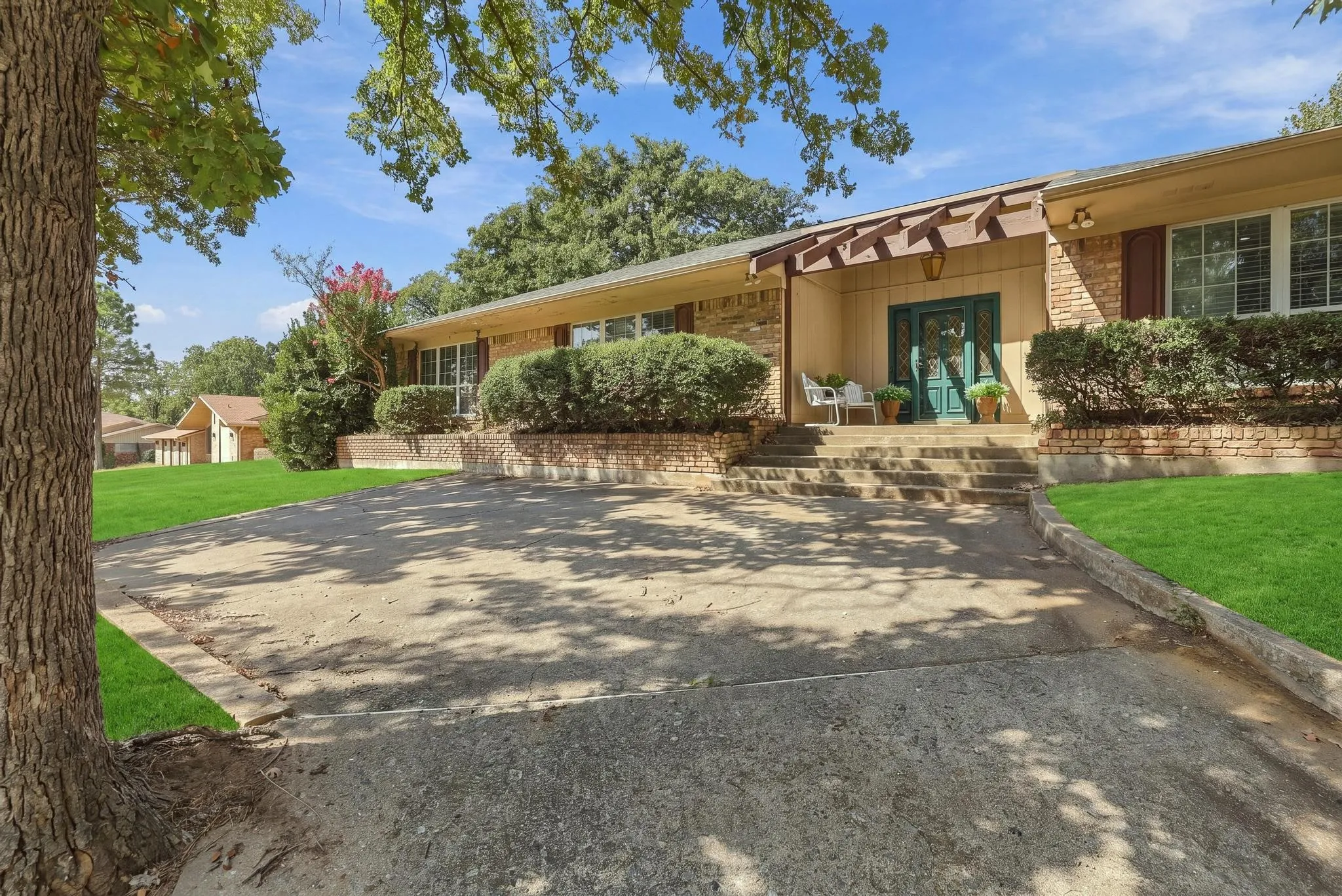 Single Family Residence For Sale in Grayson County , 609 Ambassador Street, Denison, Texas 75020, 3 Bedroom, 2 Bathroom, 2 Garage spaces, 2,333 Sqft, built in 1970, mls#21390800, Real Estate Agent in Denison, Homes For Sale in Grayson county, Homes For Sale in Denison, Realtor in Denison Texas, Real Estate Brokerage Independent Realty Texas, Luminita Cordes Realtor