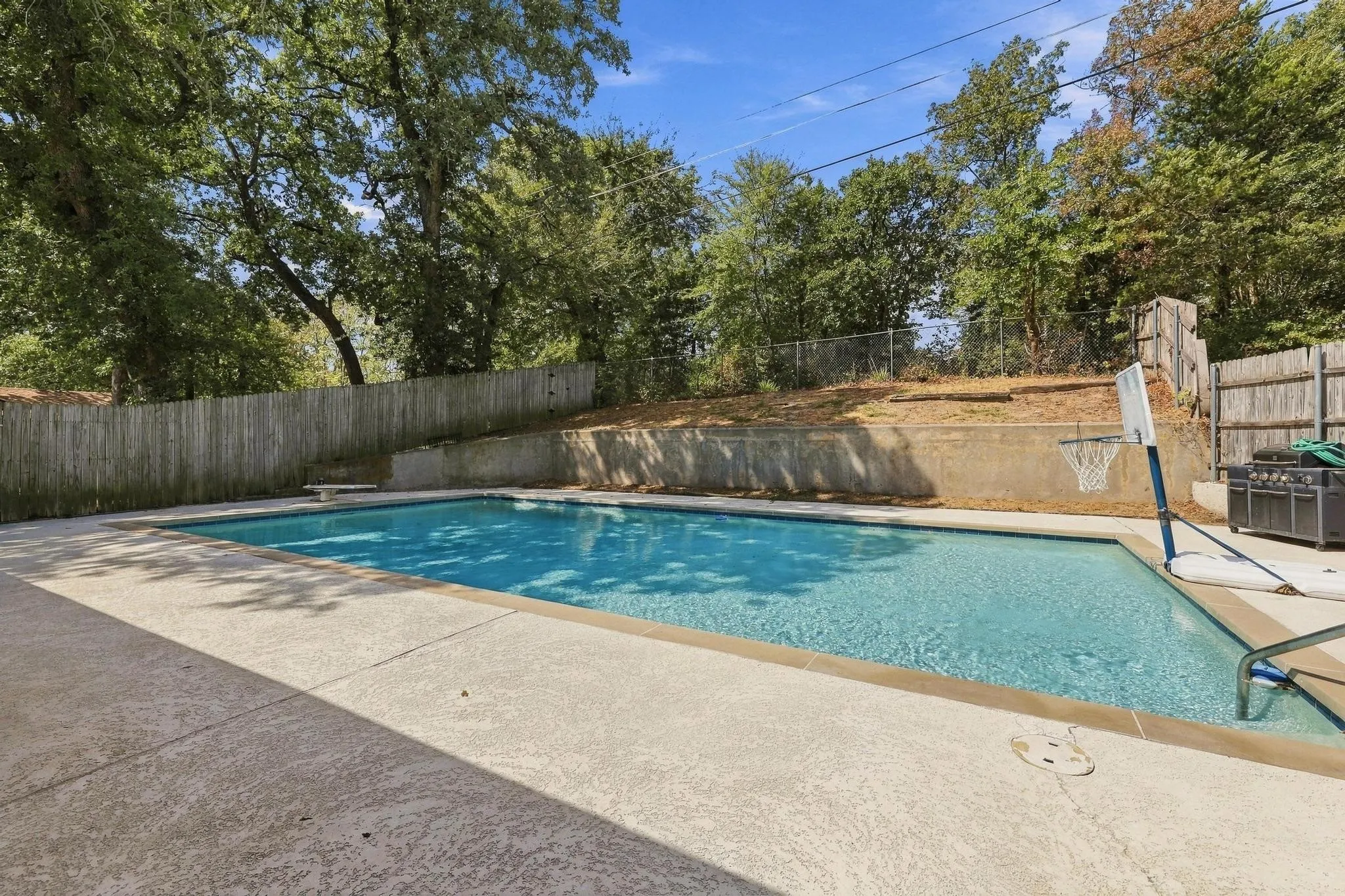 Single Family Residence For Sale in Grayson County , 609 Ambassador Street, Denison, Texas 75020, 3 Bedroom, 2 Bathroom, 2 Garage spaces, 2,333 Sqft, built in 1970, mls#21390800, Real Estate Agent in Denison, Homes For Sale in Grayson county, Homes For Sale in Denison, Realtor in Denison Texas, Real Estate Brokerage Independent Realty Texas, Luminita Cordes Realtor
