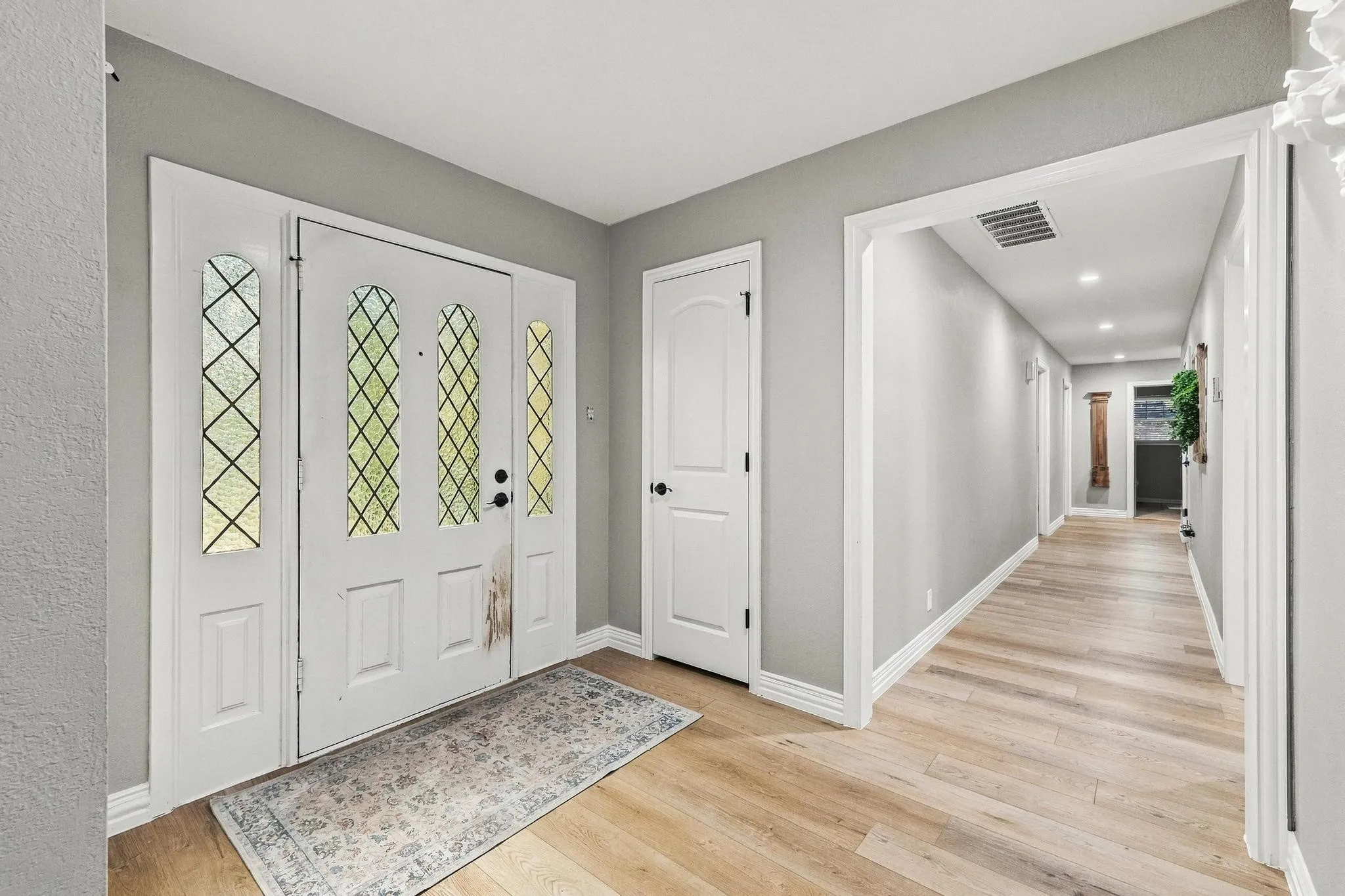 Single Family Residence For Sale in Grayson County , 609 Ambassador Street, Denison, Texas 75020, 3 Bedroom, 2 Bathroom, 2 Garage spaces, 2,333 Sqft, built in 1970, mls#21390800, Real Estate Agent in Denison, Homes For Sale in Grayson county, Homes For Sale in Denison, Realtor in Denison Texas, Real Estate Brokerage Independent Realty Texas, Luminita Cordes Realtor
