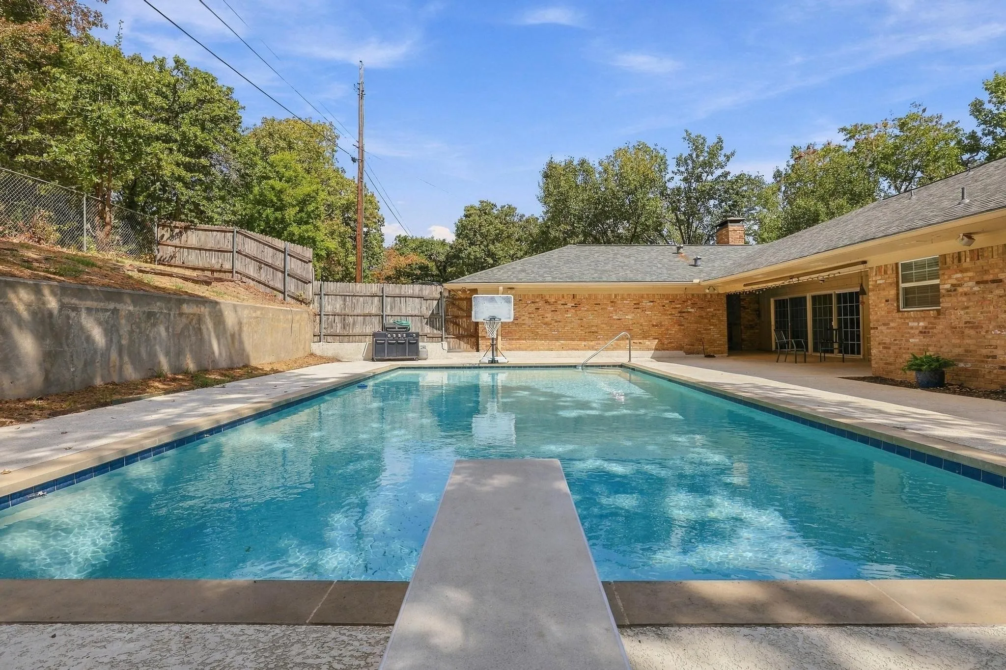 Single Family Residence For Sale in Grayson County , 609 Ambassador Street, Denison, Texas 75020, 3 Bedroom, 2 Bathroom, 2 Garage spaces, 2,333 Sqft, built in 1970, mls#21390800, Real Estate Agent in Denison, Homes For Sale in Grayson county, Homes For Sale in Denison, Realtor in Denison Texas, Real Estate Brokerage Independent Realty Texas, Luminita Cordes Realtor