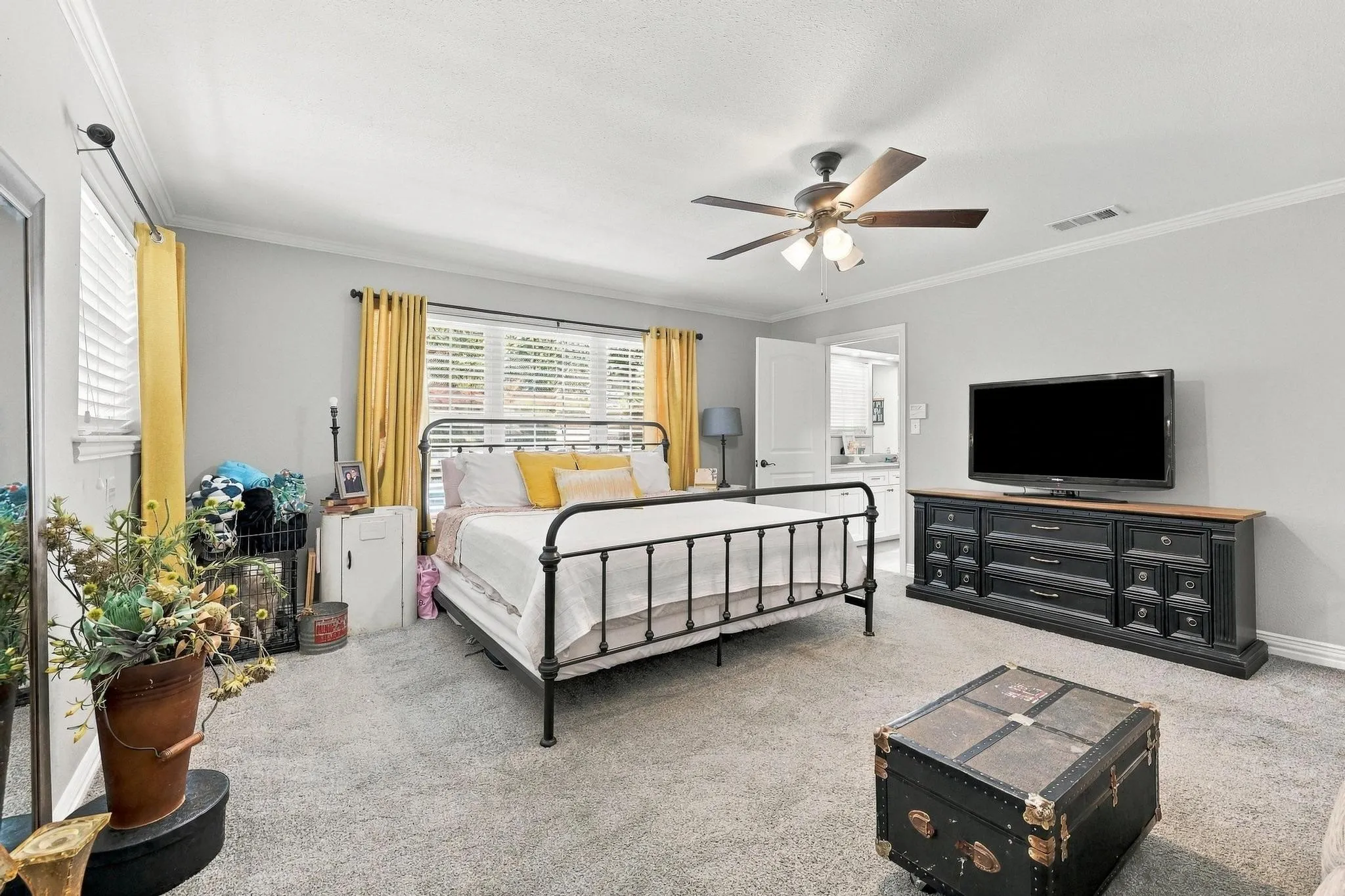 Single Family Residence For Sale in Grayson County , 609 Ambassador Street, Denison, Texas 75020, 3 Bedroom, 2 Bathroom, 2 Garage spaces, 2,333 Sqft, built in 1970, mls#21390800, Real Estate Agent in Denison, Homes For Sale in Grayson county, Homes For Sale in Denison, Realtor in Denison Texas, Real Estate Brokerage Independent Realty Texas, Luminita Cordes Realtor