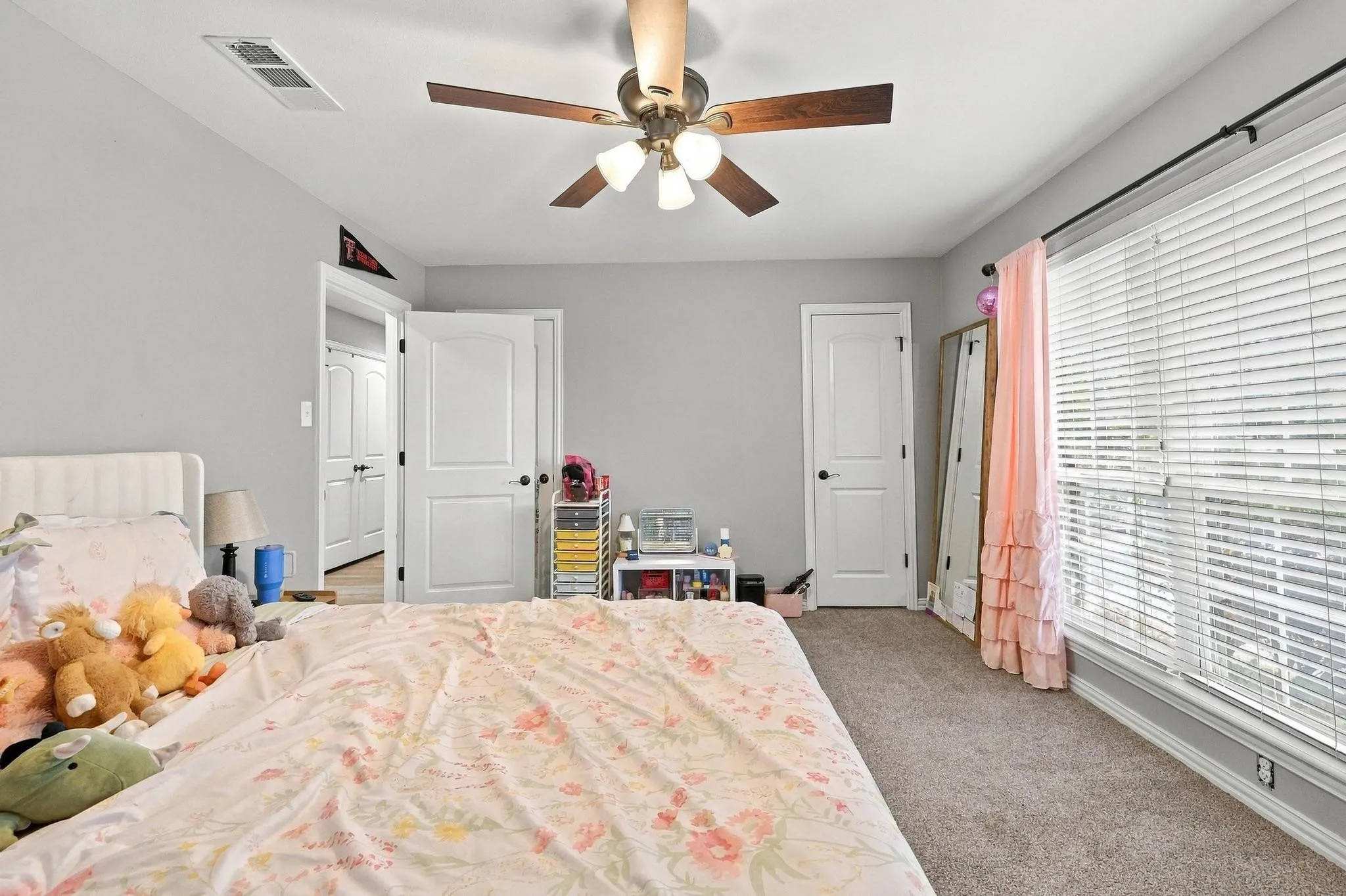 Single Family Residence For Sale in Grayson County , 609 Ambassador Street, Denison, Texas 75020, 3 Bedroom, 2 Bathroom, 2 Garage spaces, 2,333 Sqft, built in 1970, mls#21390800, Real Estate Agent in Denison, Homes For Sale in Grayson county, Homes For Sale in Denison, Realtor in Denison Texas, Real Estate Brokerage Independent Realty Texas, Luminita Cordes Realtor