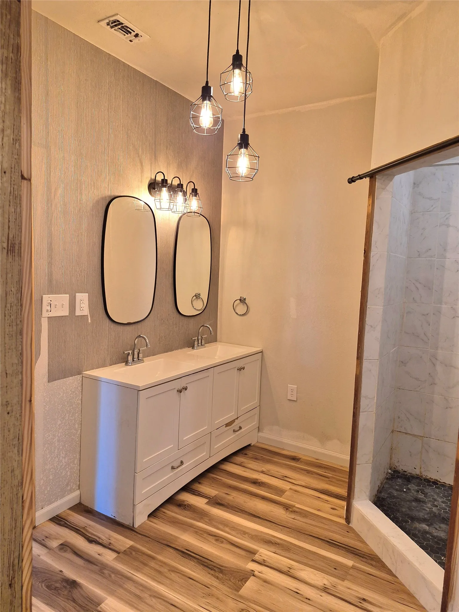 Single Family Residence For Sale in Palo Pinto County , 408 E Housley Street, Strawn, Texas 76475, 3 Bedroom, 1 Bathroom, Garage spaces, 1,760 Sqft, built in 1908, mls#21392415, Real Estate Agent in Strawn, Homes For Sale in Palo Pinto county, Homes For Sale in Strawn, Realtor in Strawn Texas, Real Estate Brokerage Independent Realty Texas, Luminita Cordes Realtor