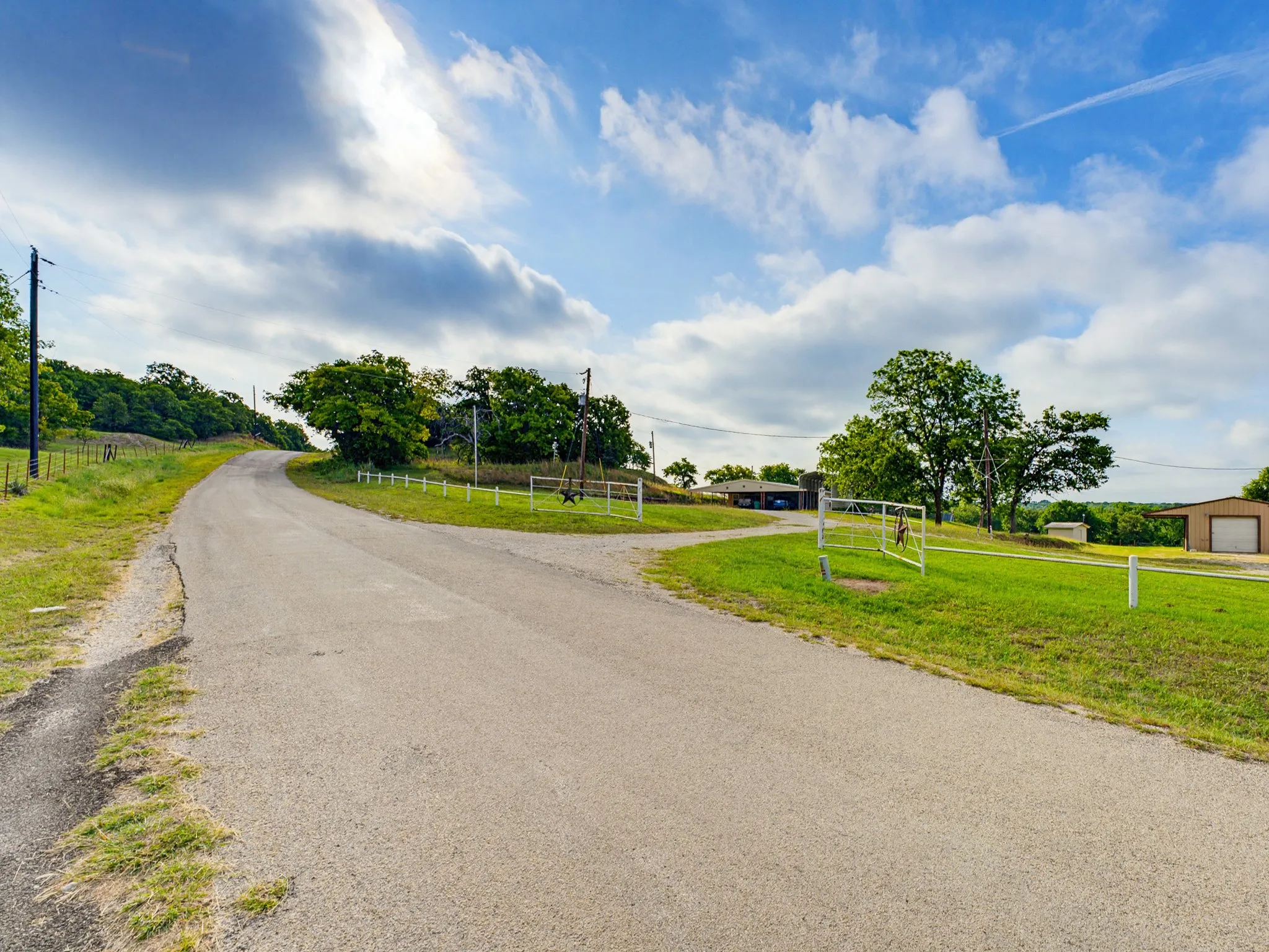 Single Family Residence For Sale in Montague County , 1857 Old Bonita Road, Nocona, Texas 76255, 3 Bedroom, 2 Bathroom, 2 Garage spaces, 3,008 Sqft, built in 2016, mls#21393393, Real Estate Agent in Nocona, Homes For Sale in Montague county, Homes For Sale in Nocona, Realtor in Nocona Texas, Real Estate Brokerage Independent Realty Texas, Luminita Cordes Realtor