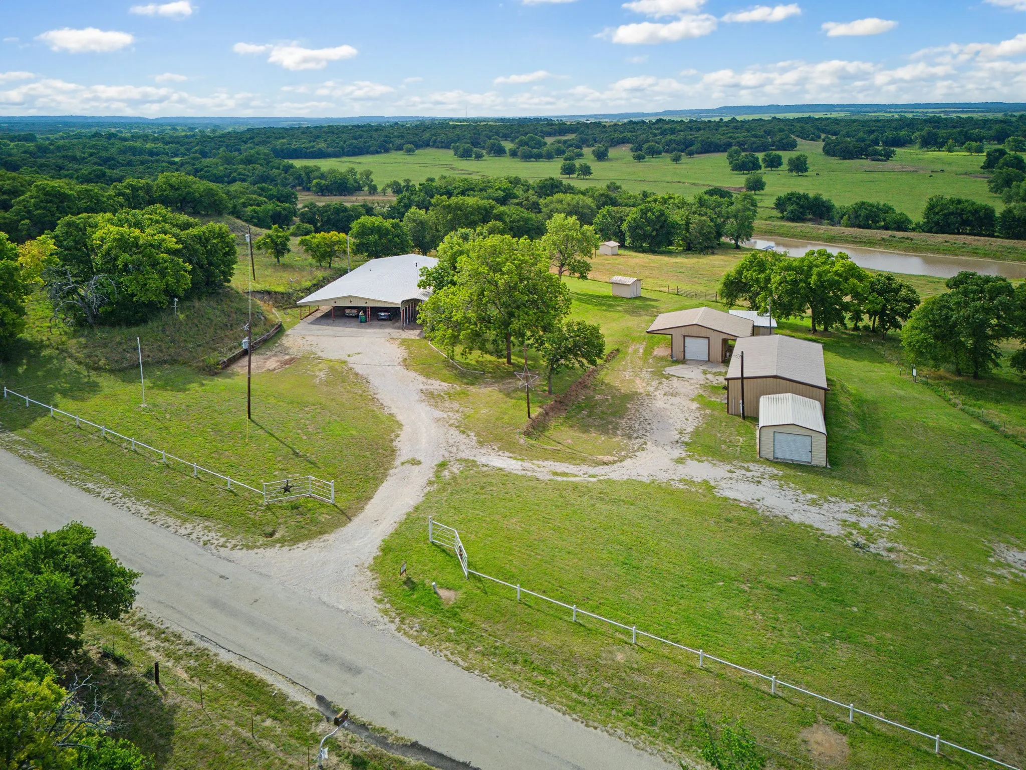 Single Family Residence For Sale in Montague County , 1857 Old Bonita Road, Nocona, Texas 76255, 3 Bedroom, 2 Bathroom, 2 Garage spaces, 3,008 Sqft, built in 2016, mls#21393393, Real Estate Agent in Nocona, Homes For Sale in Montague county, Homes For Sale in Nocona, Realtor in Nocona Texas, Real Estate Brokerage Independent Realty Texas, Luminita Cordes Realtor