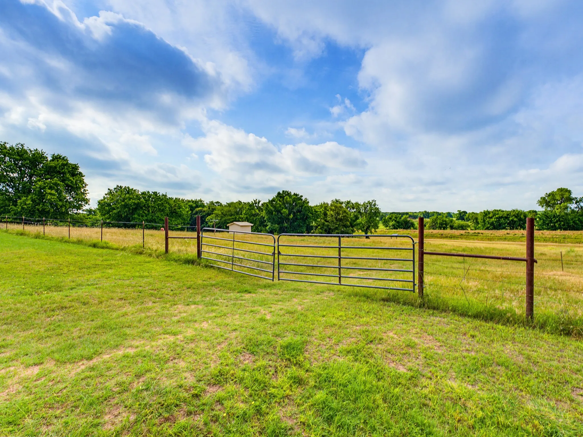 Single Family Residence For Sale in Montague County , 1857 Old Bonita Road, Nocona, Texas 76255, 3 Bedroom, 2 Bathroom, 2 Garage spaces, 3,008 Sqft, built in 2016, mls#21393393, Real Estate Agent in Nocona, Homes For Sale in Montague county, Homes For Sale in Nocona, Realtor in Nocona Texas, Real Estate Brokerage Independent Realty Texas, Luminita Cordes Realtor