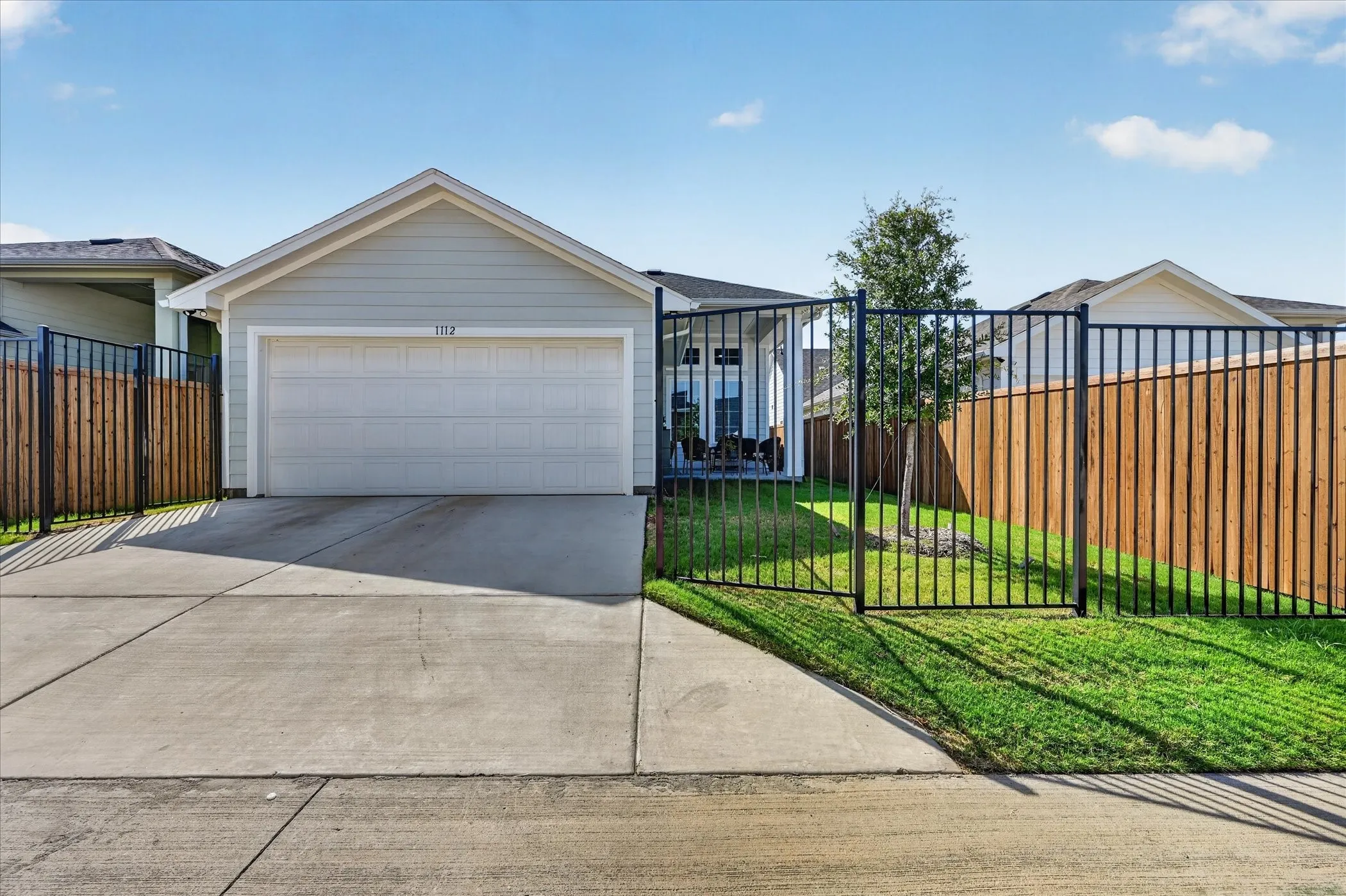 Single Family Residence For Sale in Ellis County , 1112 Abigail Way, Midlothian, Texas 76065, 3 Bedroom, 2 Bathroom, 2 Garage spaces, 1,776 Sqft, built in 2025, mls#21389847, Real Estate Agent in Midlothian, Homes For Sale in Ellis county, Homes For Sale in Midlothian, Realtor in Midlothian Texas, Real Estate Brokerage Independent Realty Texas, Luminita Cordes Realtor