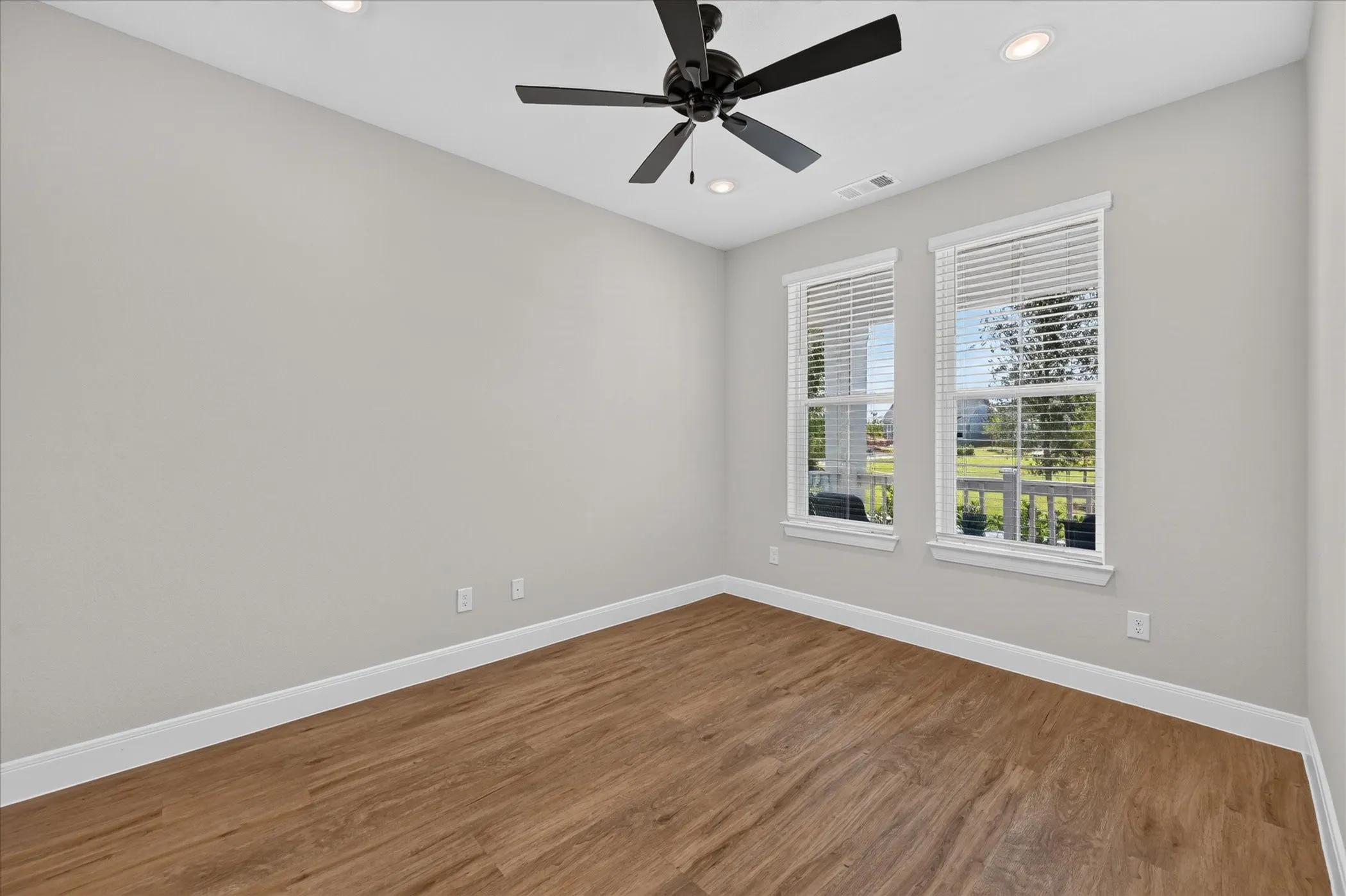 Single Family Residence For Sale in Ellis County , 1112 Abigail Way, Midlothian, Texas 76065, 3 Bedroom, 2 Bathroom, 2 Garage spaces, 1,776 Sqft, built in 2025, mls#21389847, Real Estate Agent in Midlothian, Homes For Sale in Ellis county, Homes For Sale in Midlothian, Realtor in Midlothian Texas, Real Estate Brokerage Independent Realty Texas, Luminita Cordes Realtor