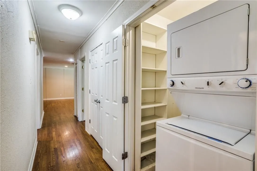 Single Family Residence For Rent in Tarrant County , 3517 Rogers Avenue, Fort Worth, Texas 76109, 5 Bedroom, 3 Bathroom, 1 Garage spaces, 2,011 Sqft, built in 1951, mls#21393414, Real Estate Agent in Fort Worth, Homes For Rent in Tarrant county, Homes For Rent in Fort Worth, Realtor in Fort Worth Texas, Real Estate Brokerage Independent Realty Texas, Luminita Cordes Realtor