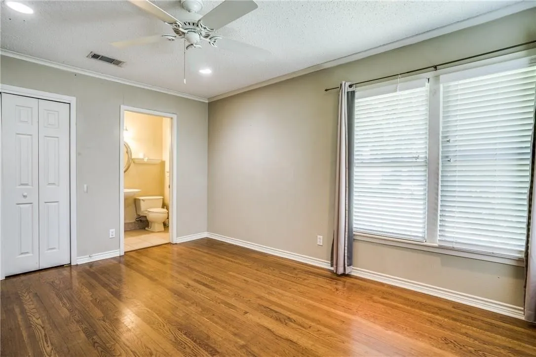 Single Family Residence For Rent in Tarrant County , 3517 Rogers Avenue, Fort Worth, Texas 76109, 5 Bedroom, 3 Bathroom, 1 Garage spaces, 2,011 Sqft, built in 1951, mls#21393414, Real Estate Agent in Fort Worth, Homes For Rent in Tarrant county, Homes For Rent in Fort Worth, Realtor in Fort Worth Texas, Real Estate Brokerage Independent Realty Texas, Luminita Cordes Realtor