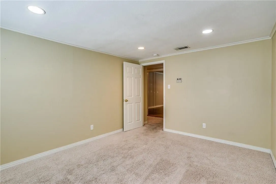 Single Family Residence For Rent in Tarrant County , 3517 Rogers Avenue, Fort Worth, Texas 76109, 5 Bedroom, 3 Bathroom, 1 Garage spaces, 2,011 Sqft, built in 1951, mls#21393414, Real Estate Agent in Fort Worth, Homes For Rent in Tarrant county, Homes For Rent in Fort Worth, Realtor in Fort Worth Texas, Real Estate Brokerage Independent Realty Texas, Luminita Cordes Realtor