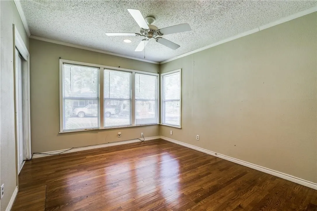Single Family Residence For Rent in Tarrant County , 3517 Rogers Avenue, Fort Worth, Texas 76109, 5 Bedroom, 3 Bathroom, 1 Garage spaces, 2,011 Sqft, built in 1951, mls#21393414, Real Estate Agent in Fort Worth, Homes For Rent in Tarrant county, Homes For Rent in Fort Worth, Realtor in Fort Worth Texas, Real Estate Brokerage Independent Realty Texas, Luminita Cordes Realtor