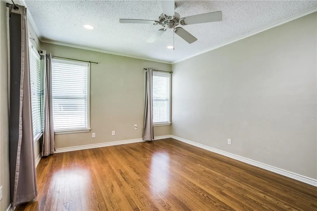 Single Family Residence For Rent in Tarrant County , 3517 Rogers Avenue, Fort Worth, Texas 76109, 5 Bedroom, 3 Bathroom, 1 Garage spaces, 2,011 Sqft, built in 1951, mls#21393414, Real Estate Agent in Fort Worth, Homes For Rent in Tarrant county, Homes For Rent in Fort Worth, Realtor in Fort Worth Texas, Real Estate Brokerage Independent Realty Texas, Luminita Cordes Realtor
