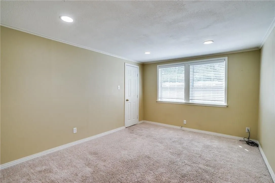 Single Family Residence For Rent in Tarrant County , 3517 Rogers Avenue, Fort Worth, Texas 76109, 5 Bedroom, 3 Bathroom, 1 Garage spaces, 2,011 Sqft, built in 1951, mls#21393414, Real Estate Agent in Fort Worth, Homes For Rent in Tarrant county, Homes For Rent in Fort Worth, Realtor in Fort Worth Texas, Real Estate Brokerage Independent Realty Texas, Luminita Cordes Realtor