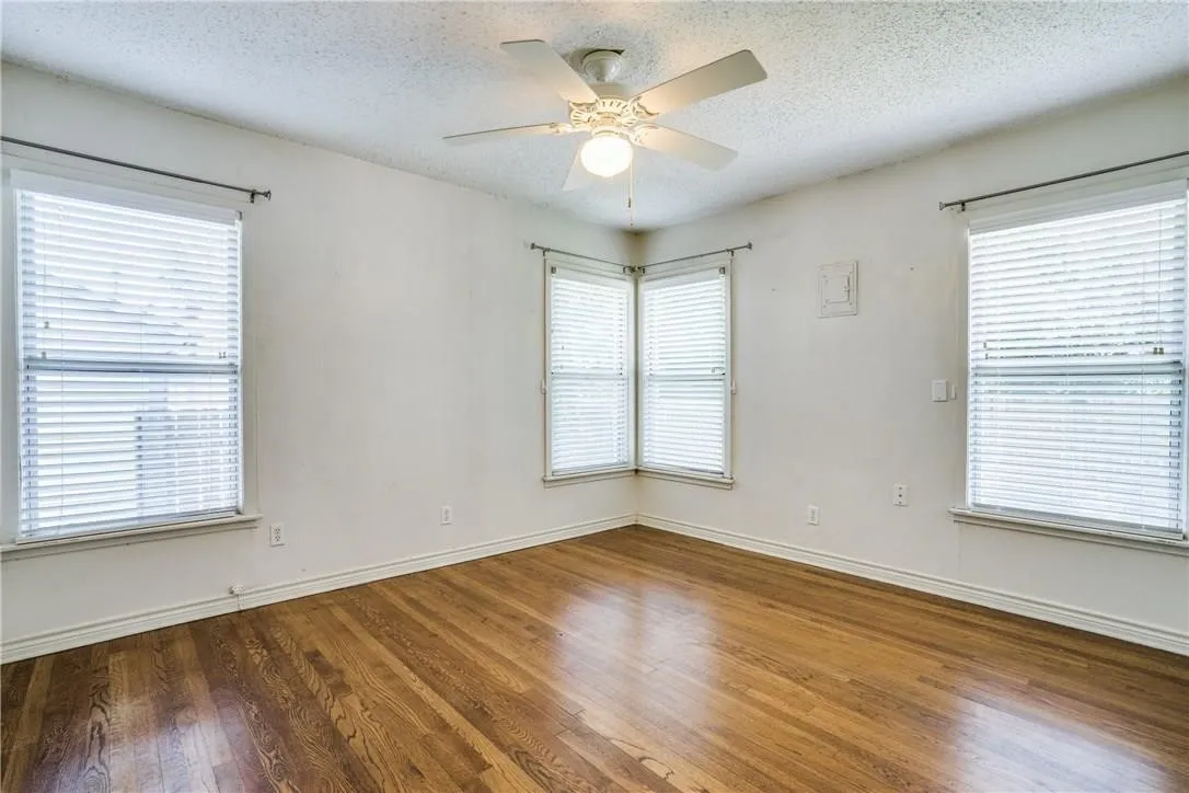 Single Family Residence For Rent in Tarrant County , 3517 Rogers Avenue, Fort Worth, Texas 76109, 5 Bedroom, 3 Bathroom, 1 Garage spaces, 2,011 Sqft, built in 1951, mls#21393414, Real Estate Agent in Fort Worth, Homes For Rent in Tarrant county, Homes For Rent in Fort Worth, Realtor in Fort Worth Texas, Real Estate Brokerage Independent Realty Texas, Luminita Cordes Realtor