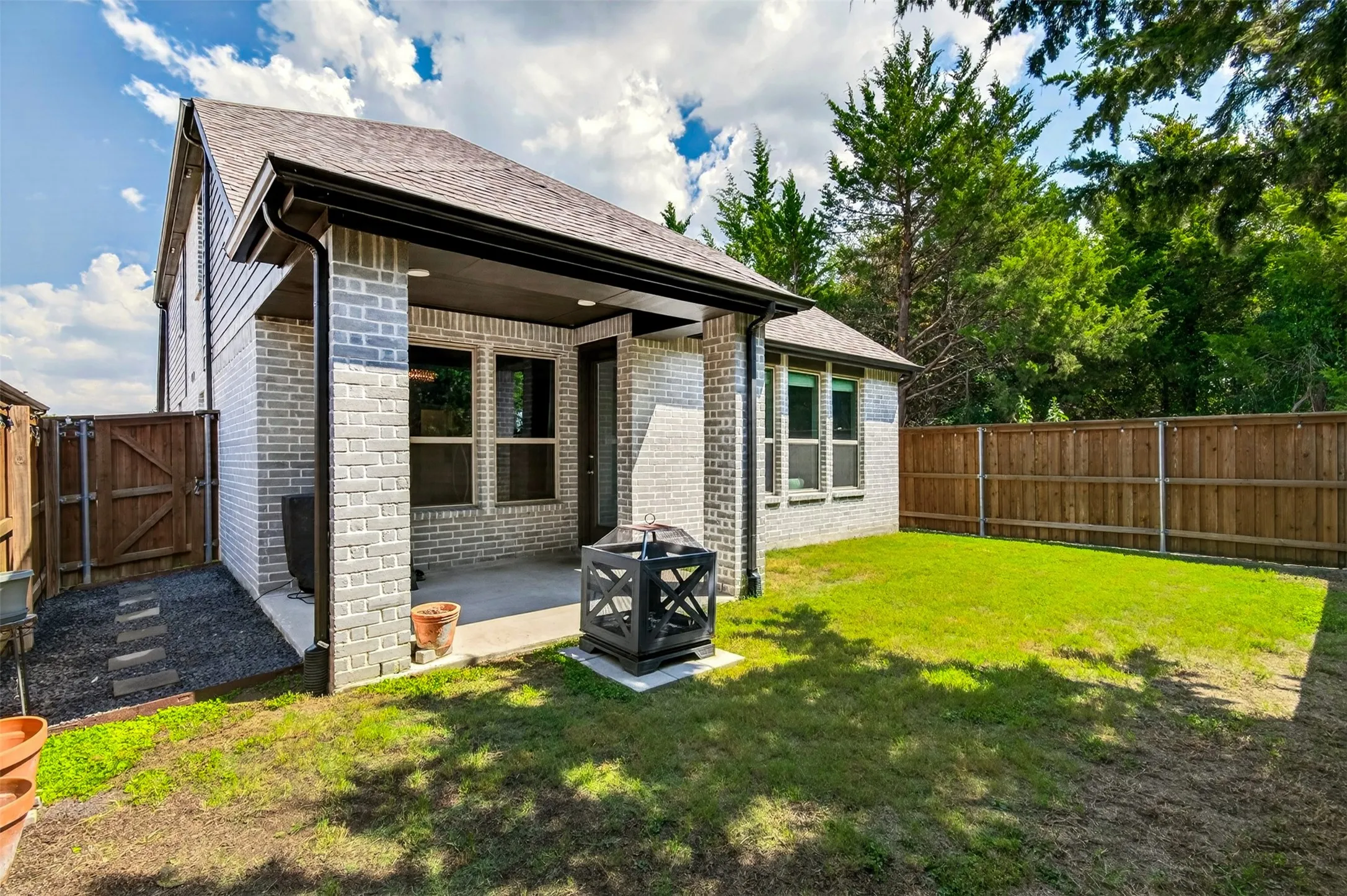 Single Family Residence For Sale in Kaufman County , 2121 Hobby Drive, Forney, Texas 75126, 3 Bedroom, 3 Bathroom, 2 Garage spaces, 2,282 Sqft, built in 2021, mls#21389457, Real Estate Agent in Forney, Homes For Sale in Kaufman county, Homes For Sale in Forney, Realtor in Forney Texas, Real Estate Brokerage Independent Realty Texas, Luminita Cordes Realtor