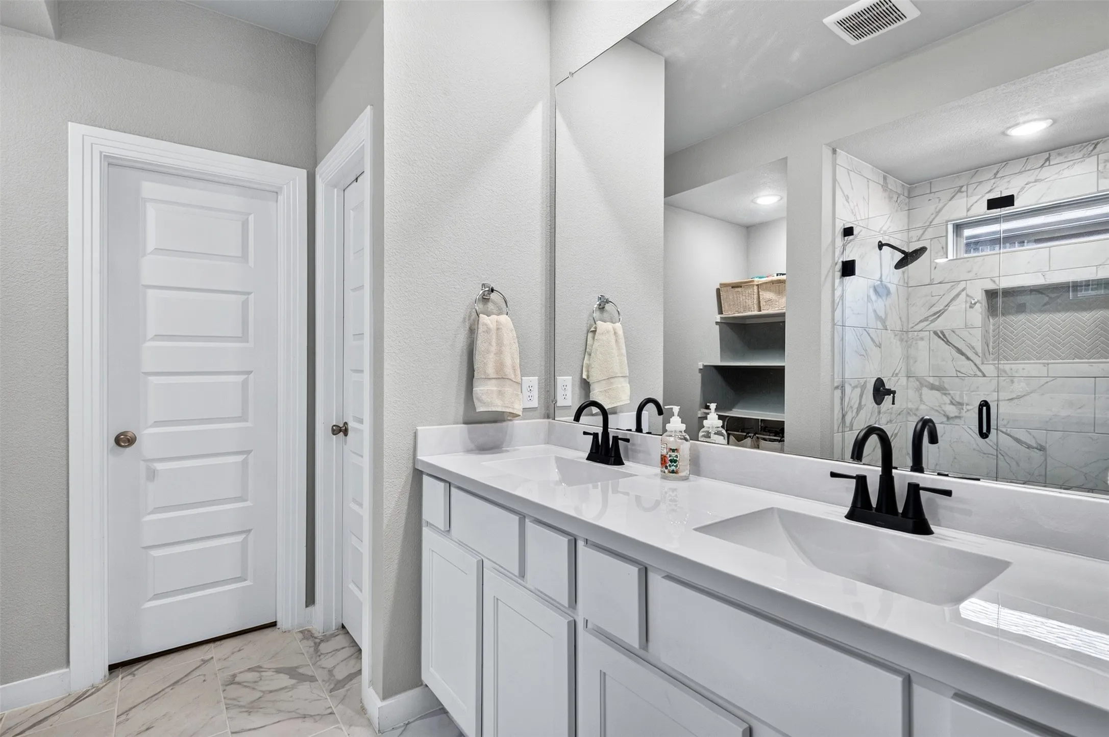 Single Family Residence For Sale in Kaufman County , 2121 Hobby Drive, Forney, Texas 75126, 3 Bedroom, 3 Bathroom, 2 Garage spaces, 2,282 Sqft, built in 2021, mls#21389457, Real Estate Agent in Forney, Homes For Sale in Kaufman county, Homes For Sale in Forney, Realtor in Forney Texas, Real Estate Brokerage Independent Realty Texas, Luminita Cordes Realtor
