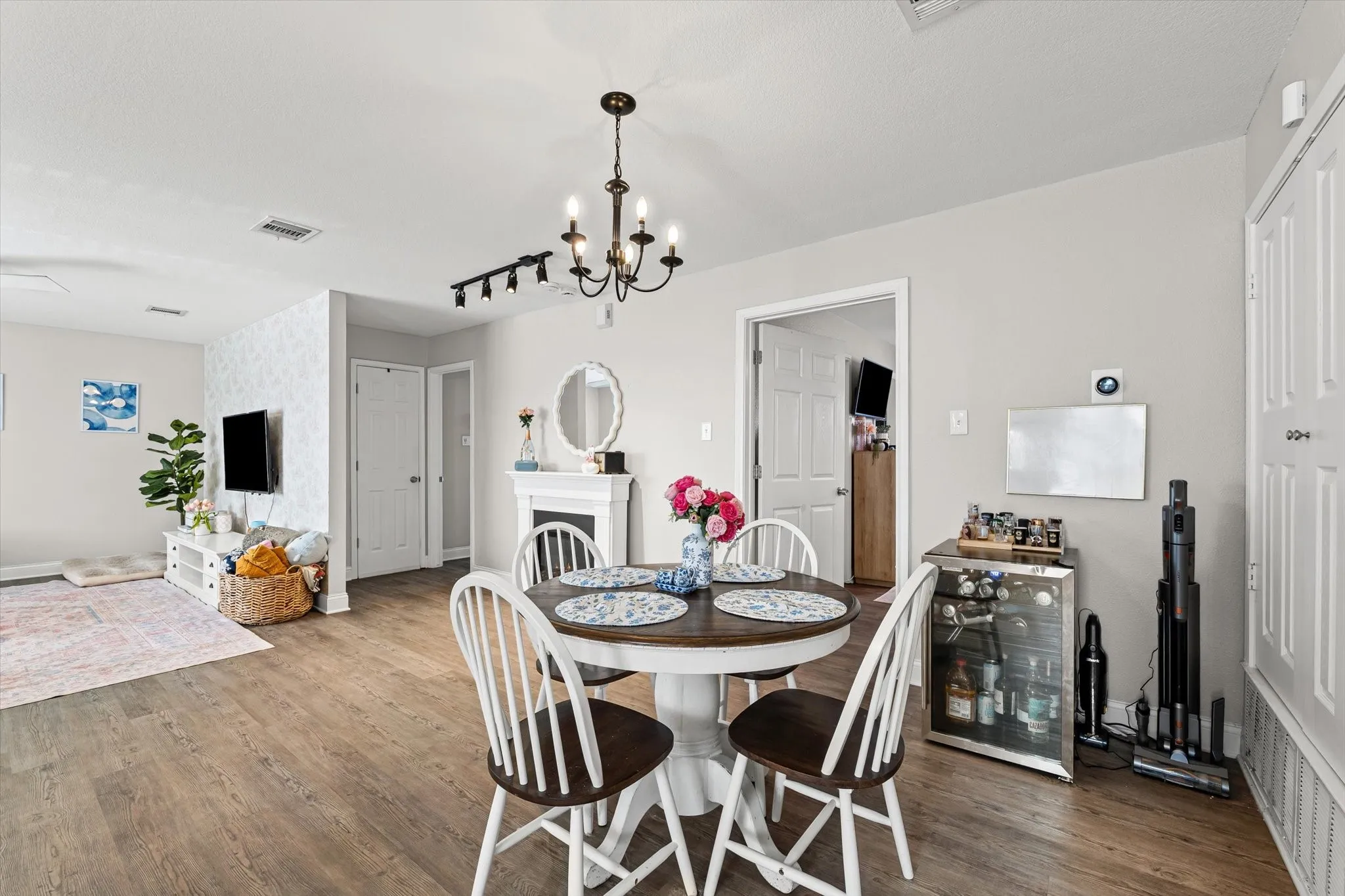 Duplex For Sale in Mc Lennan County , 1301 Wood Avenue A & B, Waco, Texas 76706, 2 Bedroom, 2 Bathroom, Garage spaces, 0 Sqft, built in 2000, mls#21393402, Real Estate Agent in Waco, Homes For Sale in Mc Lennan county, Homes For Sale in Waco, Realtor in Waco Texas, Real Estate Brokerage Independent Realty Texas, Luminita Cordes Realtor