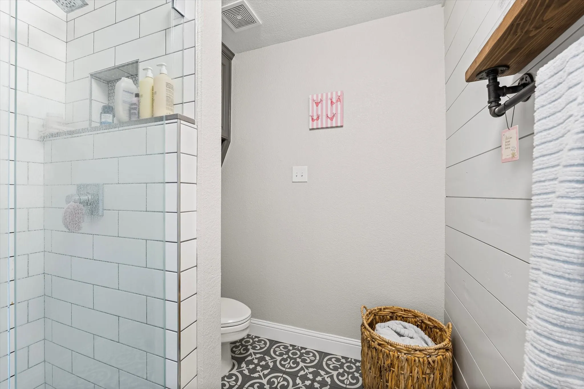 Duplex For Sale in Mc Lennan County , 1301 Wood Avenue A & B, Waco, Texas 76706, 2 Bedroom, 2 Bathroom, Garage spaces, 0 Sqft, built in 2000, mls#21393402, Real Estate Agent in Waco, Homes For Sale in Mc Lennan county, Homes For Sale in Waco, Realtor in Waco Texas, Real Estate Brokerage Independent Realty Texas, Luminita Cordes Realtor