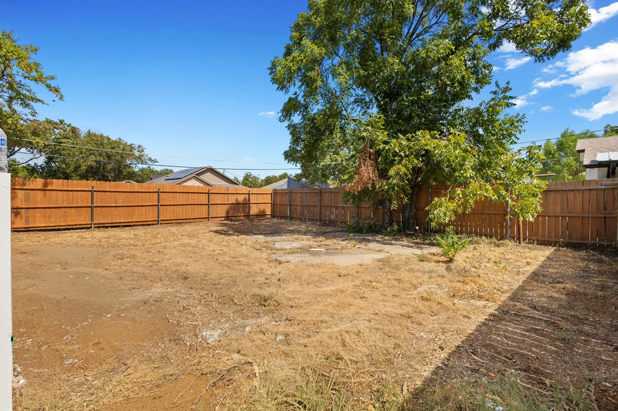 Single Family Residence For Sale in Tarrant County , 621 Truman Street, Arlington, Texas 76011, 3 Bedroom, 2 Bathroom, Garage spaces, 1,780 Sqft, built in 1958, mls#21393223, Real Estate Agent in Arlington, Homes For Sale in Tarrant county, Homes For Sale in Arlington, Realtor in Arlington Texas, Real Estate Brokerage Independent Realty Texas, Luminita Cordes Realtor