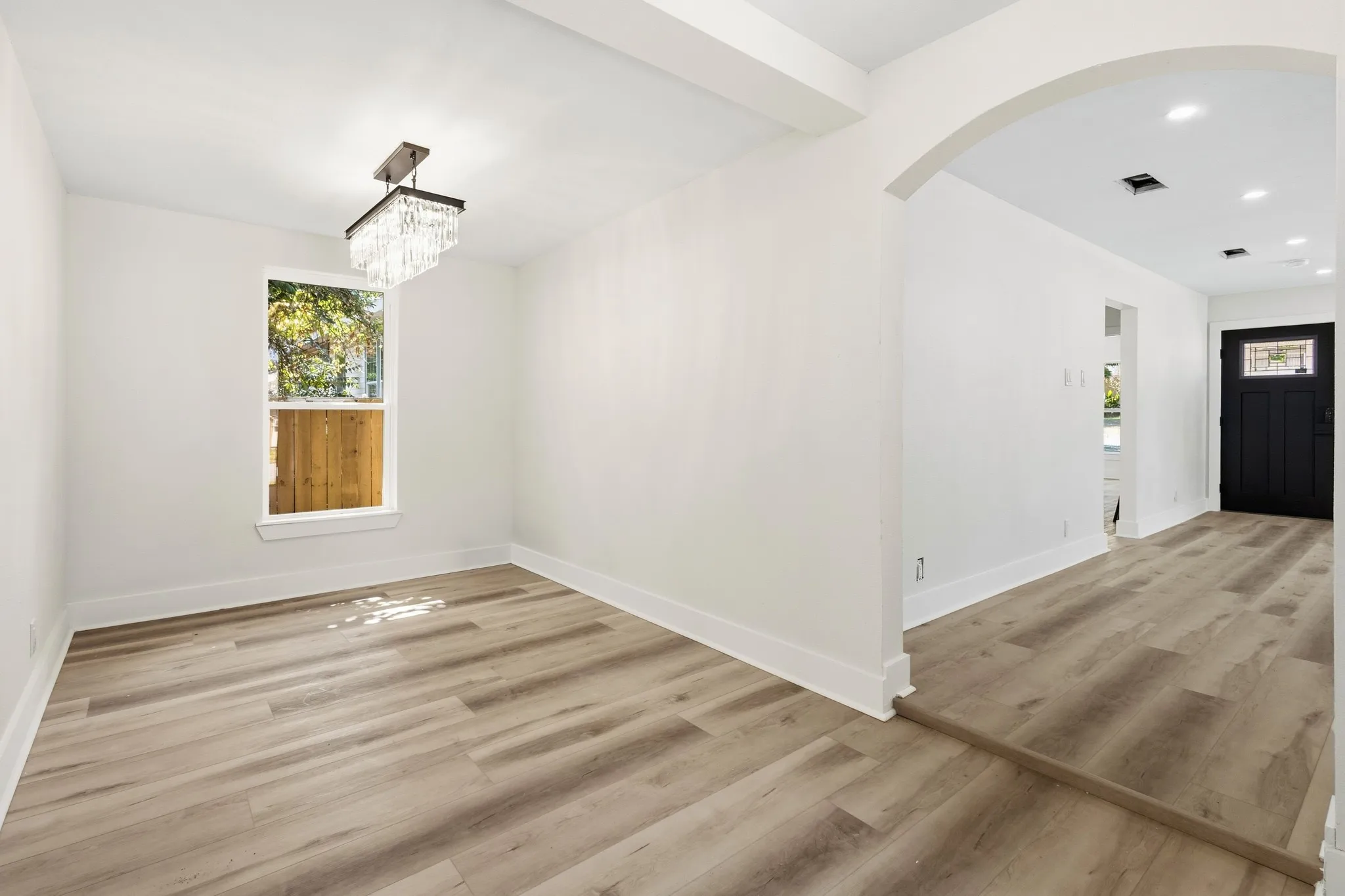 Single Family Residence For Sale in Tarrant County , 621 Truman Street, Arlington, Texas 76011, 3 Bedroom, 2 Bathroom, Garage spaces, 1,780 Sqft, built in 1958, mls#21393223, Real Estate Agent in Arlington, Homes For Sale in Tarrant county, Homes For Sale in Arlington, Realtor in Arlington Texas, Real Estate Brokerage Independent Realty Texas, Luminita Cordes Realtor