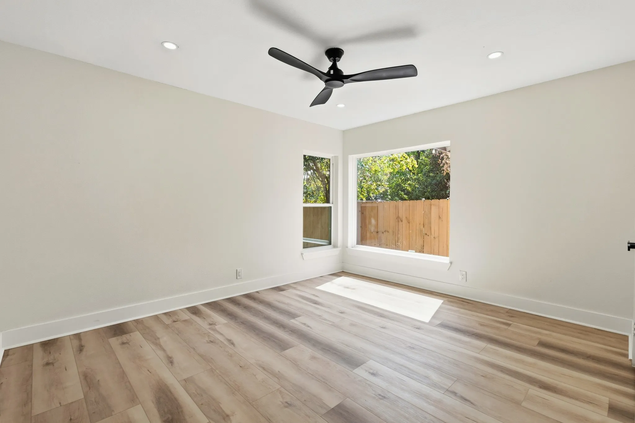 Single Family Residence For Sale in Tarrant County , 621 Truman Street, Arlington, Texas 76011, 3 Bedroom, 2 Bathroom, Garage spaces, 1,780 Sqft, built in 1958, mls#21393223, Real Estate Agent in Arlington, Homes For Sale in Tarrant county, Homes For Sale in Arlington, Realtor in Arlington Texas, Real Estate Brokerage Independent Realty Texas, Luminita Cordes Realtor