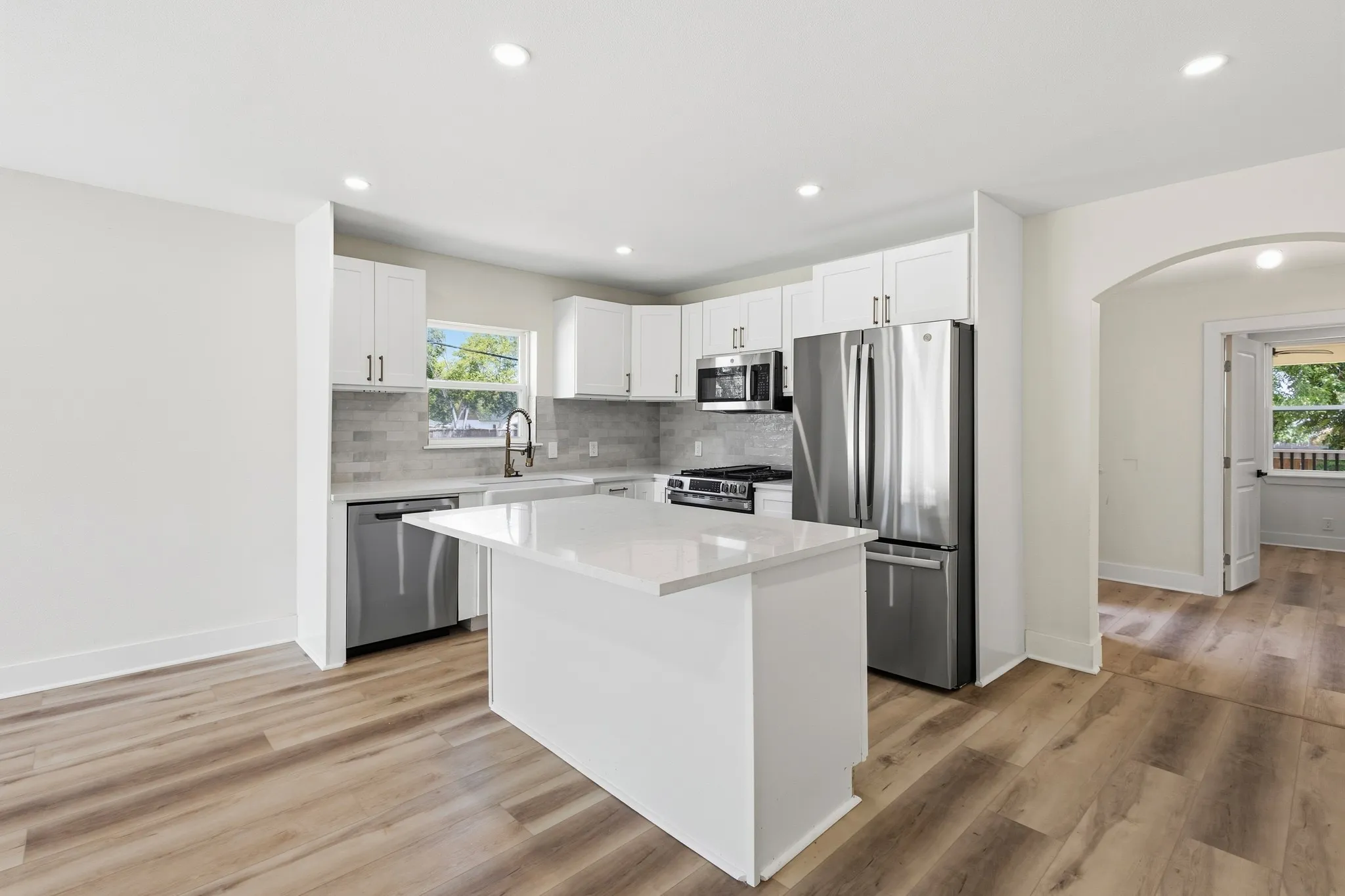 Single Family Residence For Sale in Tarrant County , 621 Truman Street, Arlington, Texas 76011, 3 Bedroom, 2 Bathroom, Garage spaces, 1,780 Sqft, built in 1958, mls#21393223, Real Estate Agent in Arlington, Homes For Sale in Tarrant county, Homes For Sale in Arlington, Realtor in Arlington Texas, Real Estate Brokerage Independent Realty Texas, Luminita Cordes Realtor
