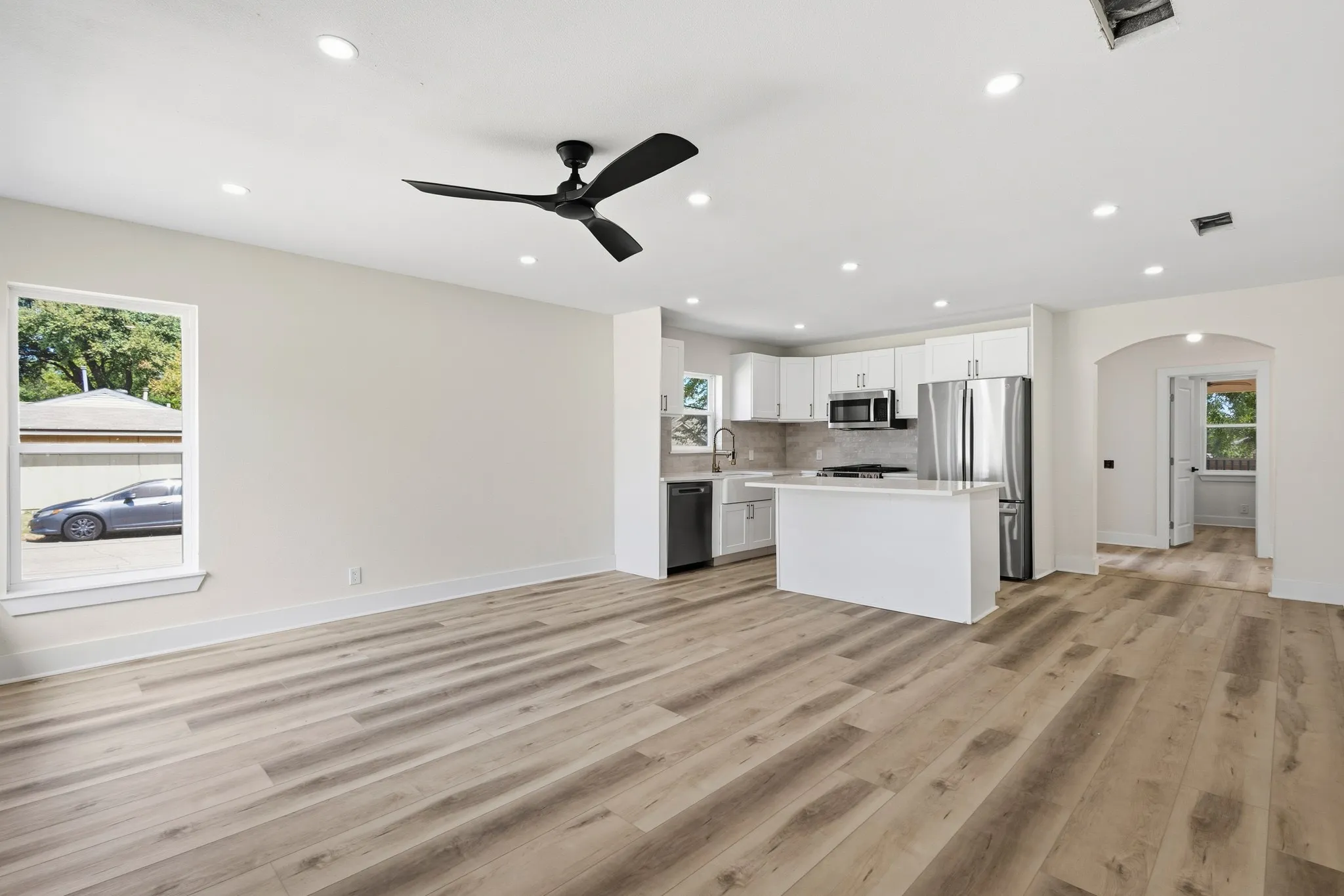 Single Family Residence For Sale in Tarrant County , 621 Truman Street, Arlington, Texas 76011, 3 Bedroom, 2 Bathroom, Garage spaces, 1,780 Sqft, built in 1958, mls#21393223, Real Estate Agent in Arlington, Homes For Sale in Tarrant county, Homes For Sale in Arlington, Realtor in Arlington Texas, Real Estate Brokerage Independent Realty Texas, Luminita Cordes Realtor