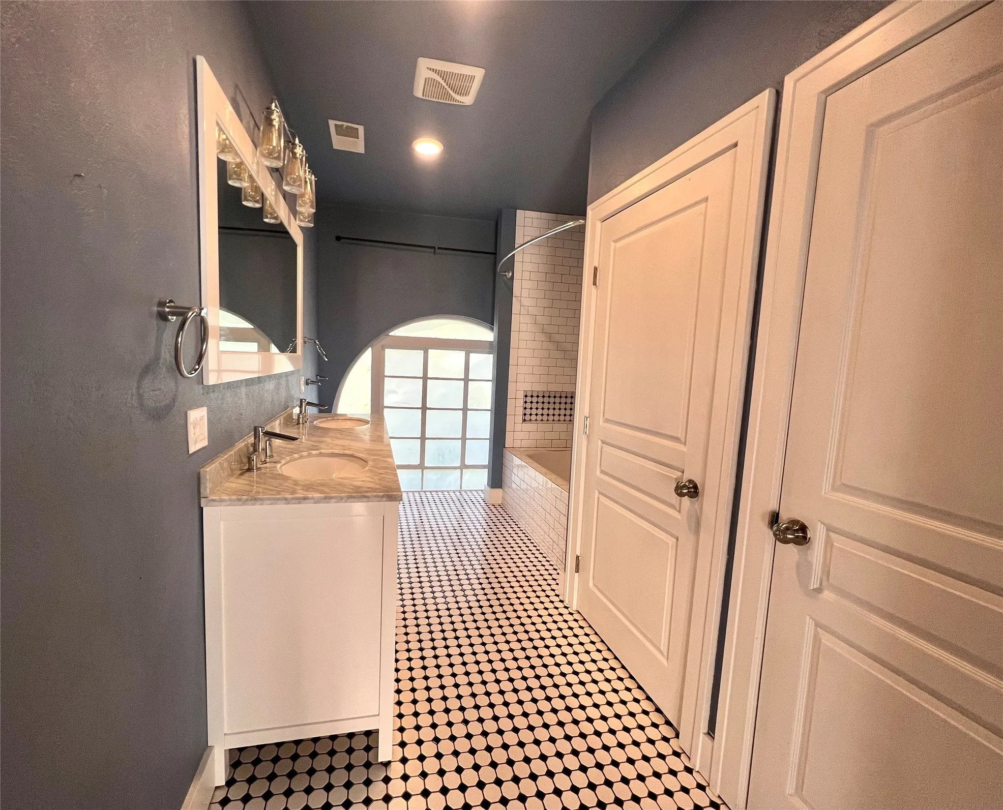 Single Family Residence For Sale in Brown County , 2003 Elizabeth Drive, Brownwood, Texas 76801, 3 Bedroom, 3 Bathroom, Garage spaces, 2,392 Sqft, built in 0, mls#21392801, Real Estate Agent in Brownwood, Homes For Sale in Brown county, Homes For Sale in Brownwood, Realtor in Brownwood Texas, Real Estate Brokerage Independent Realty Texas, Luminita Cordes Realtor