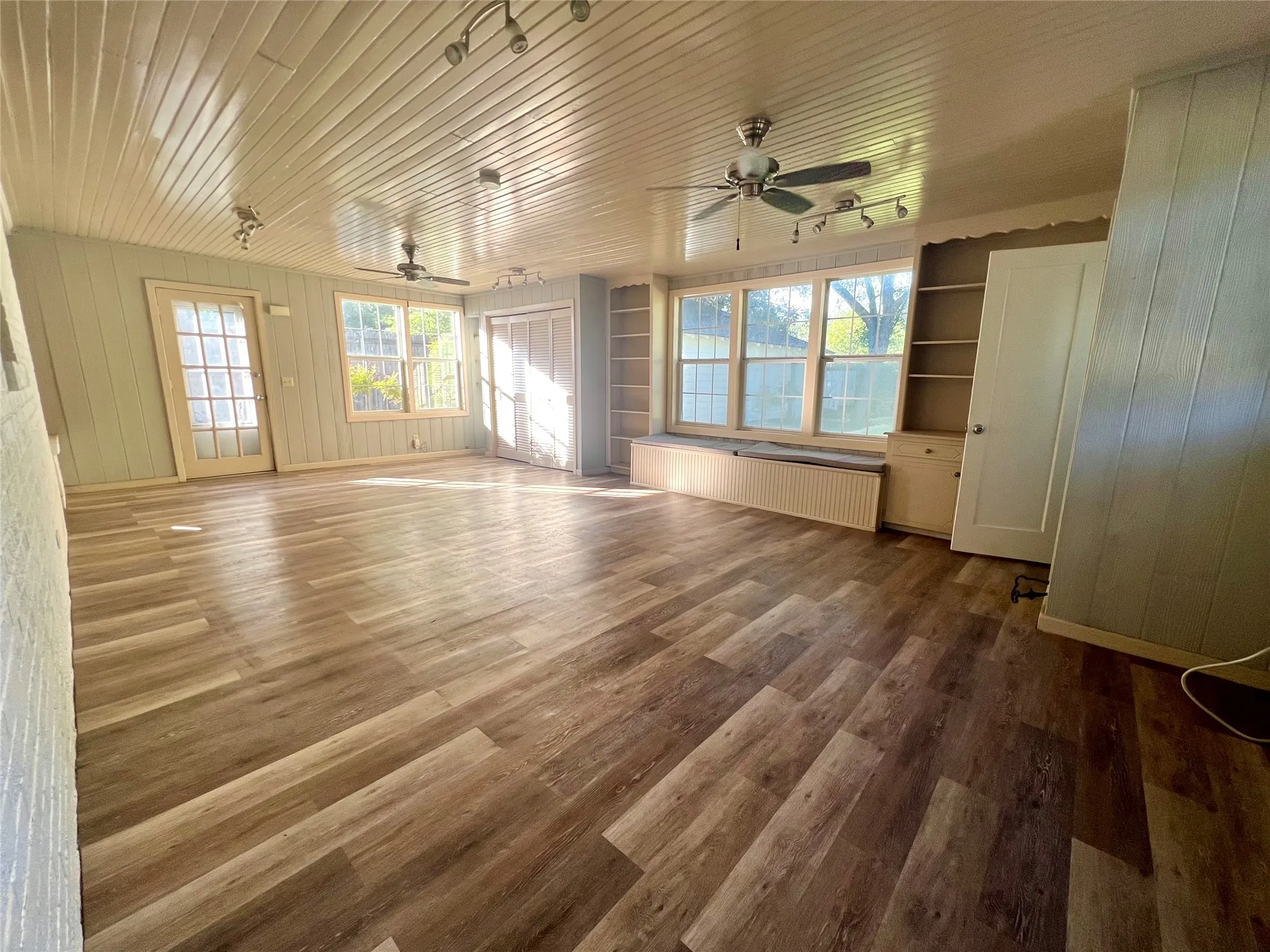 Single Family Residence For Sale in Brown County , 2003 Elizabeth Drive, Brownwood, Texas 76801, 3 Bedroom, 3 Bathroom, Garage spaces, 2,392 Sqft, built in 0, mls#21392801, Real Estate Agent in Brownwood, Homes For Sale in Brown county, Homes For Sale in Brownwood, Realtor in Brownwood Texas, Real Estate Brokerage Independent Realty Texas, Luminita Cordes Realtor