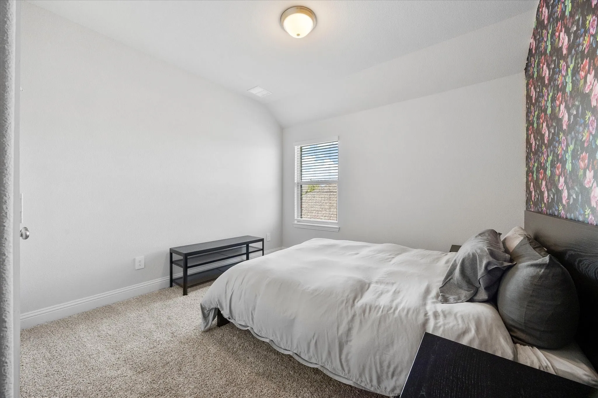 Auxiliary bedroom opens onto full bath