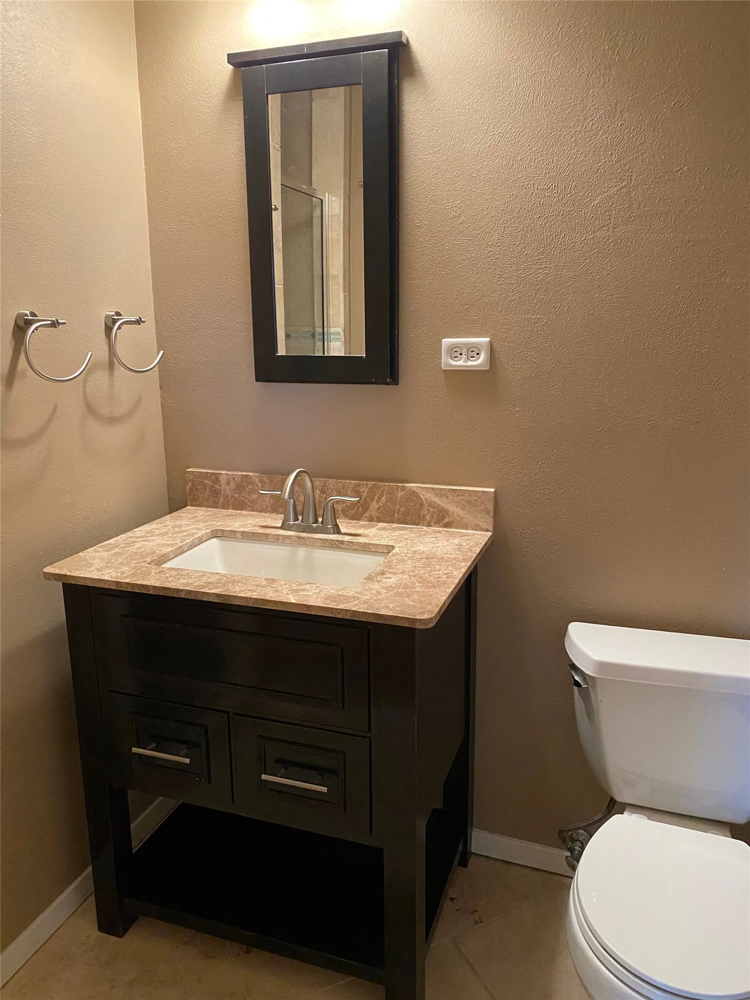 Single Family Residence For Rent in Tarrant County , 3621 Winifred Drive, Fort Worth, Texas 76133, 3 Bedroom, 2 Bathroom, 2 Garage spaces, 1,967 Sqft, built in 1964, mls#21371378, Real Estate Agent in Fort Worth, Homes For Rent in Tarrant county, Homes For Rent in Fort Worth, Realtor in Fort Worth Texas, Real Estate Brokerage Independent Realty Texas, Luminita Cordes Realtor